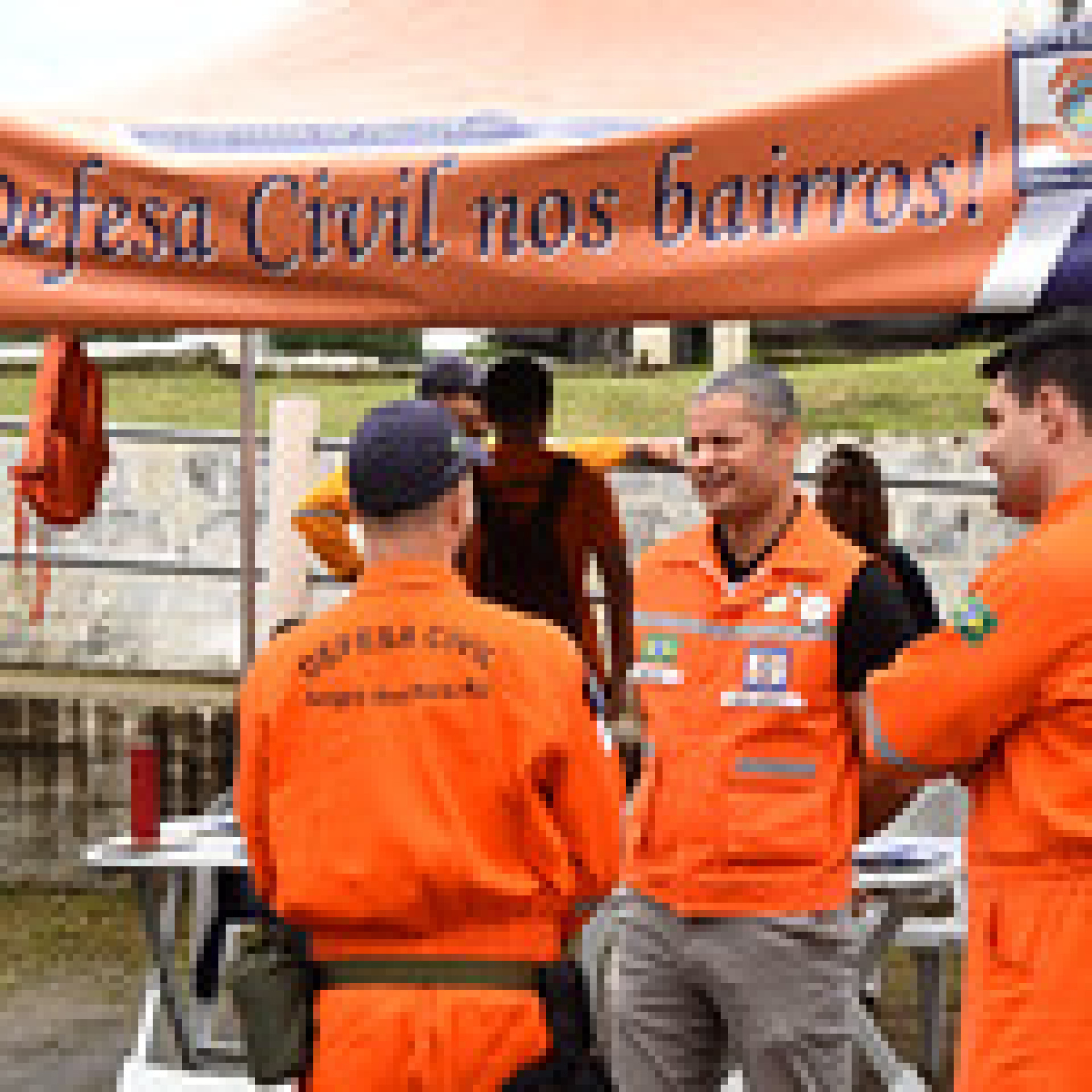 Fábio JR. (centro) secretário municipal de Defesa Civil