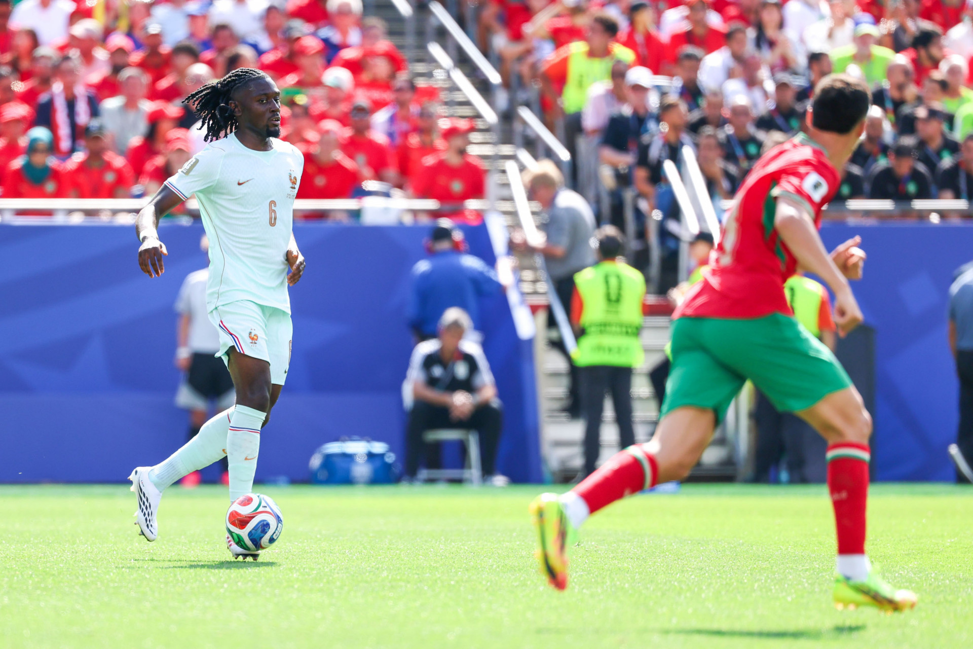 Manu Kone, jogador da França, durante a partida das quartas de final da Copa do Mundo da FIFA, entre França x Marrocos, no Estádio de Boston, em Foxborough, Estados Unidos, nesta quinta-feira (09). - William Volcov/Parceiro/Agência O Dia