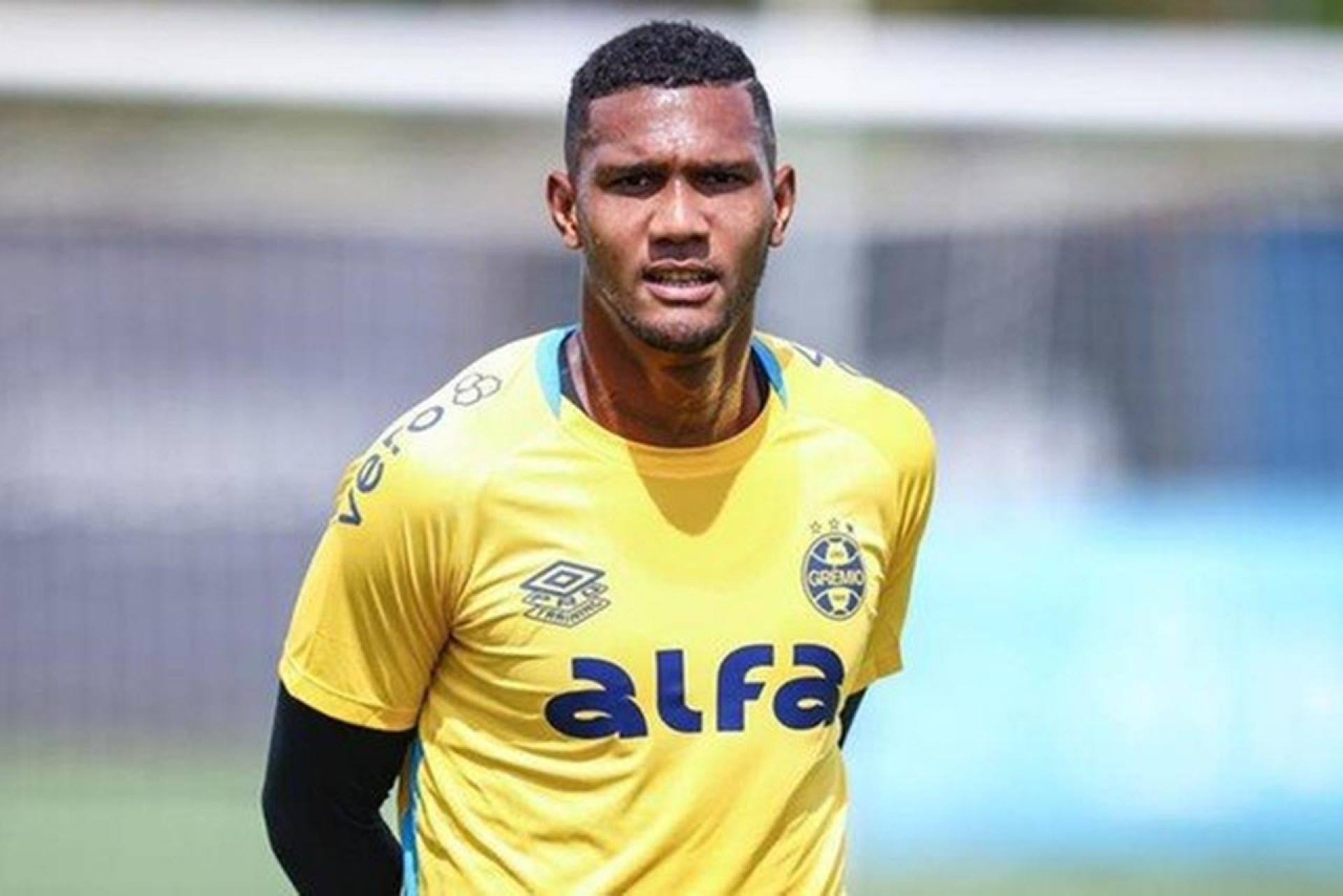 Gr&ecirc;mio encaminha sa&iacute;da de goleiro para o futebol portugu&ecirc;s