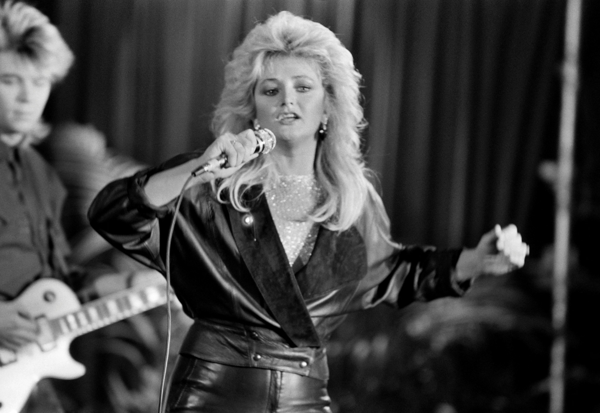 Bonnie Tyler se tornou uma das artistas britânicas de maior sucesso comercial nas décadas de 1970 e 1980 - AFP