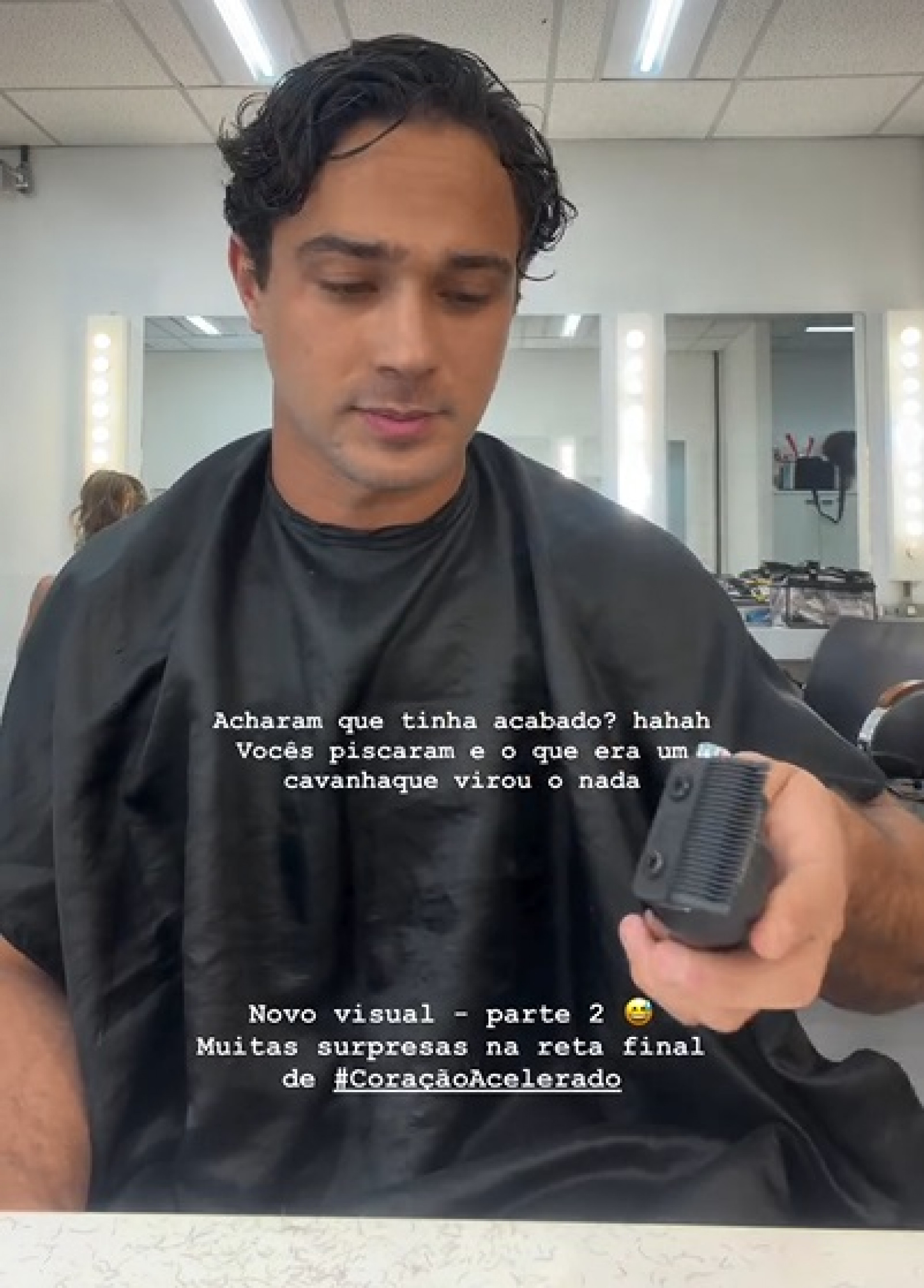 André Luiz Frambach publicou vídeo tirando a barba - Reprodução/Instagram