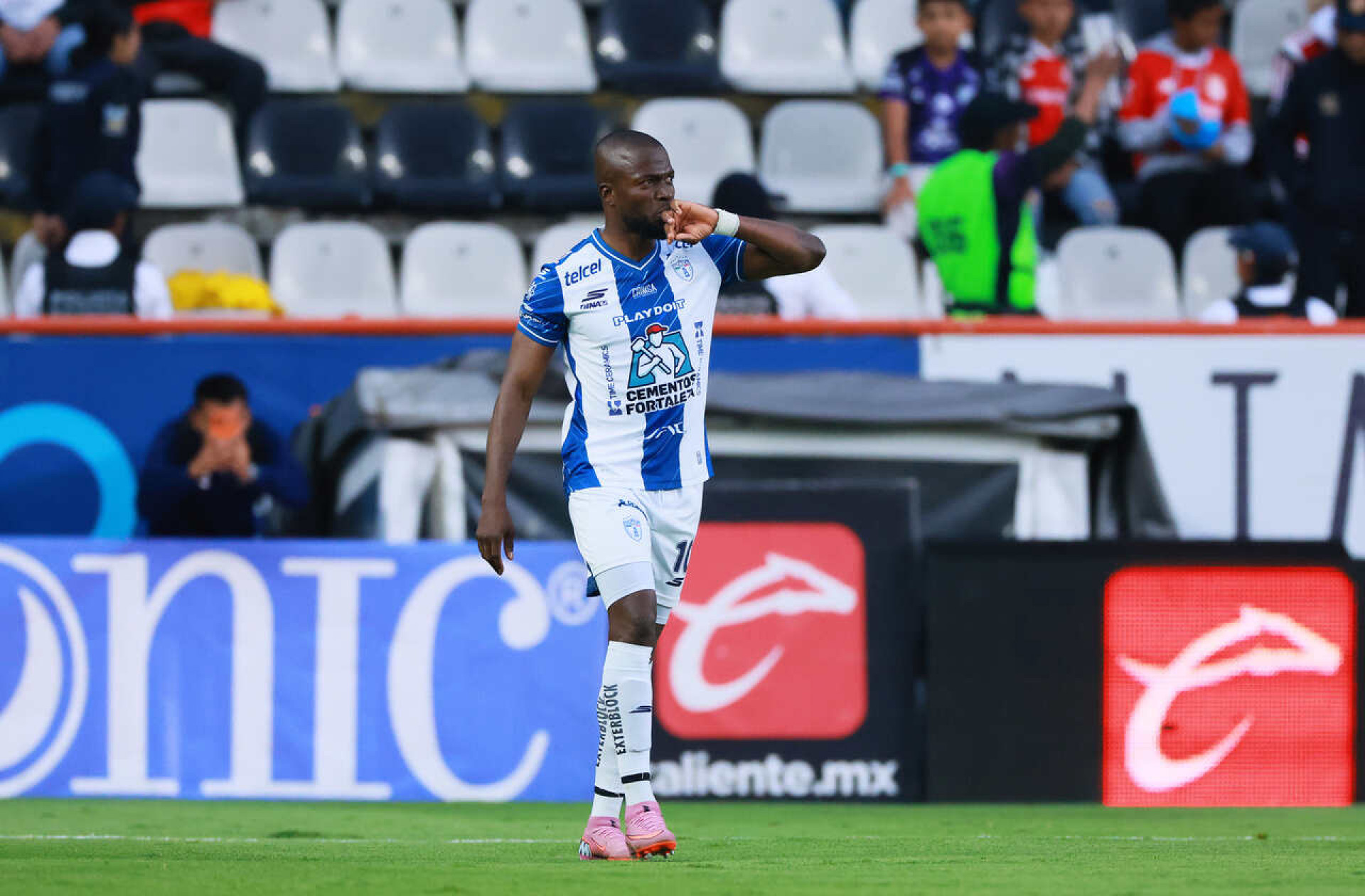 Ex-Inter, Enner Valencia fica livre no mercado ap&oacute;s sa&iacute;da do Pachuca