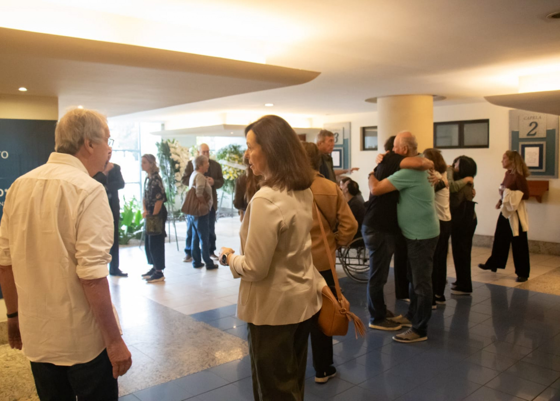Familiares e amigos se despediram de Edward Boggiss no Cemitério Memorial do Carmo - Érica Martin / Agência O Dia