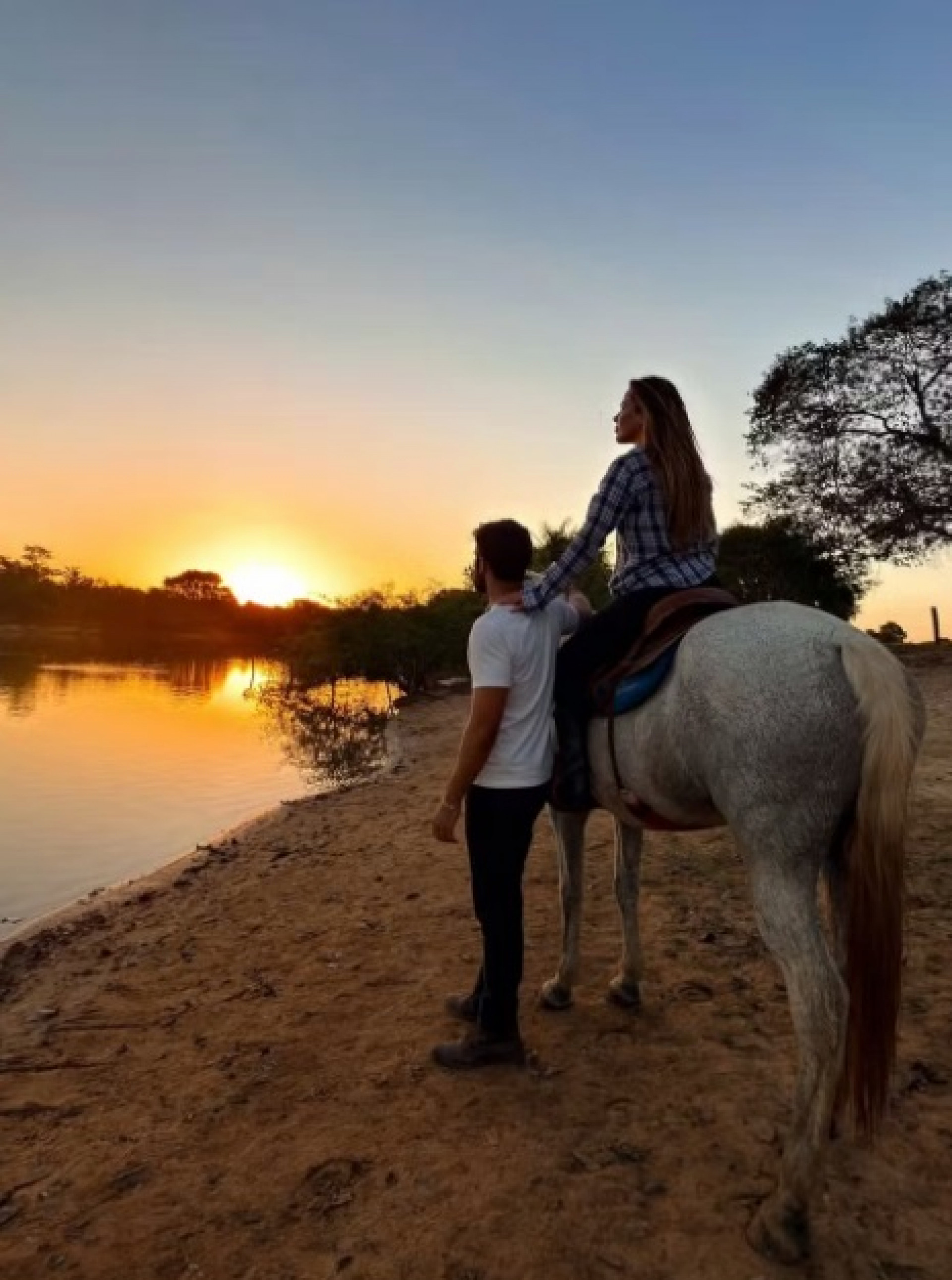 Wanessa compartilha fotos românticas com o namorado em fazenda de Goiás