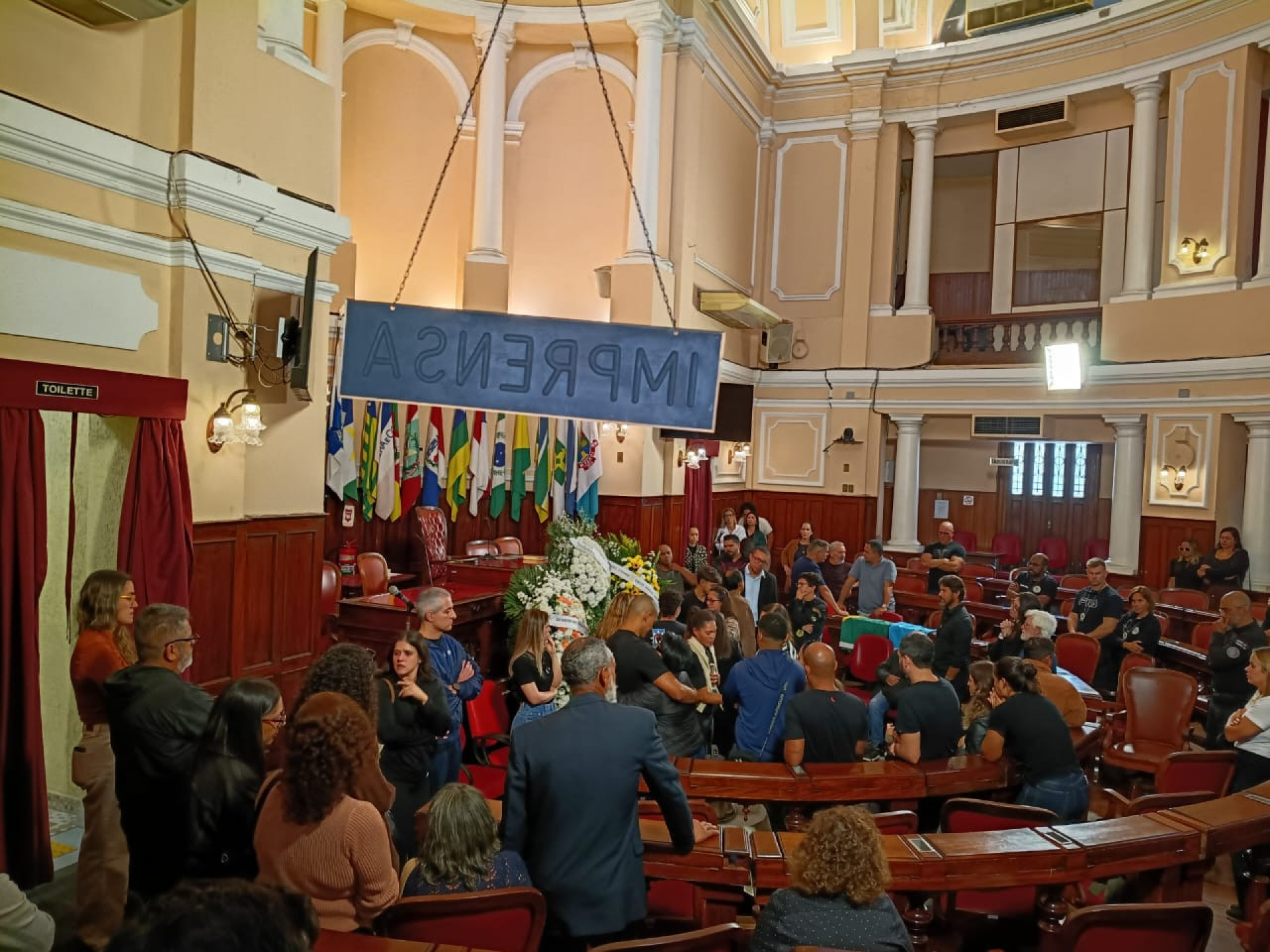 Familiares, amigos e colegas de farda se despedem de Carlos Alberto Freire Neto na Câmara Municipal de Niterói - Leonardo Brito / Agência O DIA