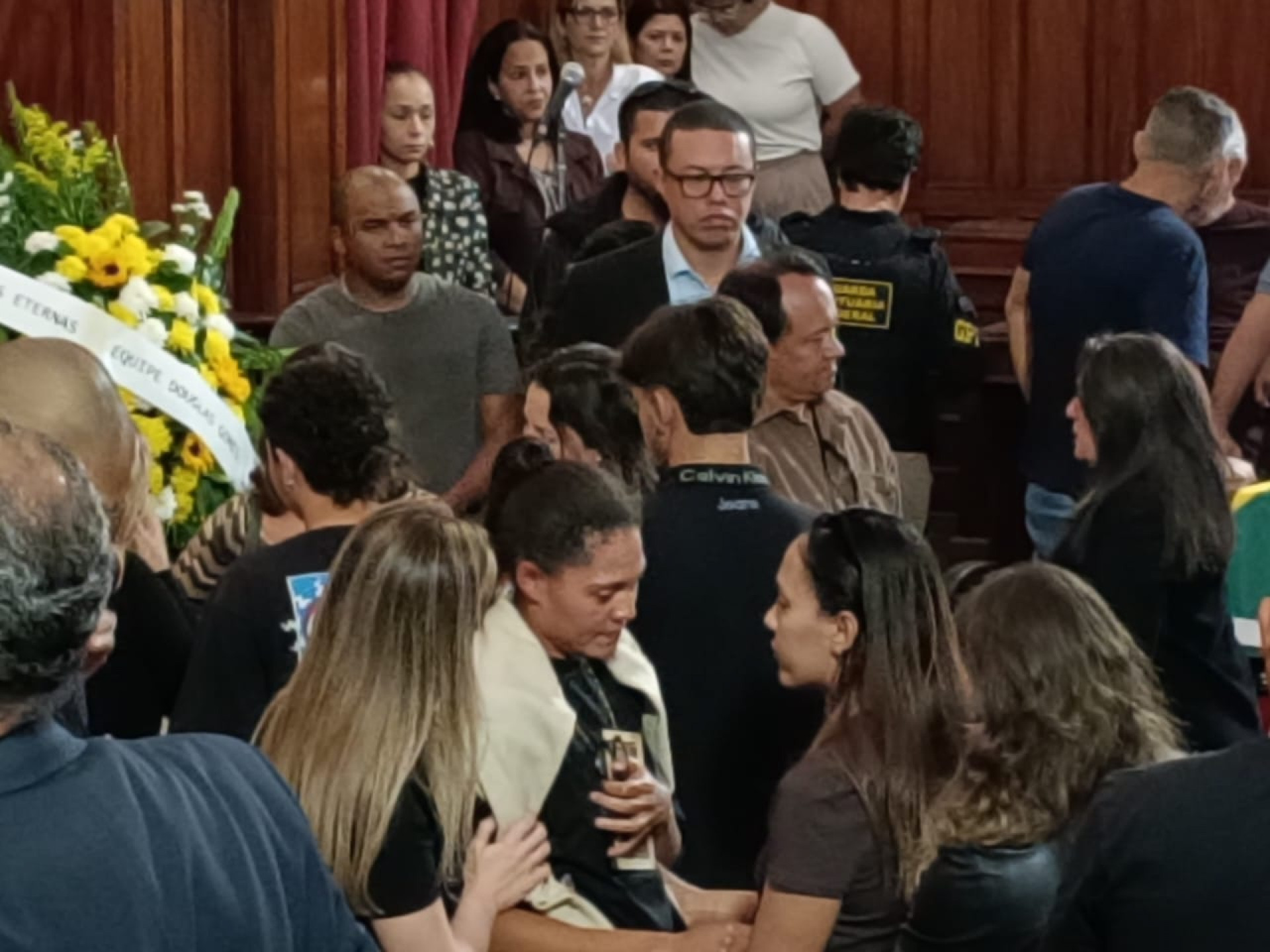 Familiares, amigos e colegas de farda se despedem de Carlos Alberto Freire Neto na Câmara Municipal de Niterói - Leonardo Brito / Agência O DIA