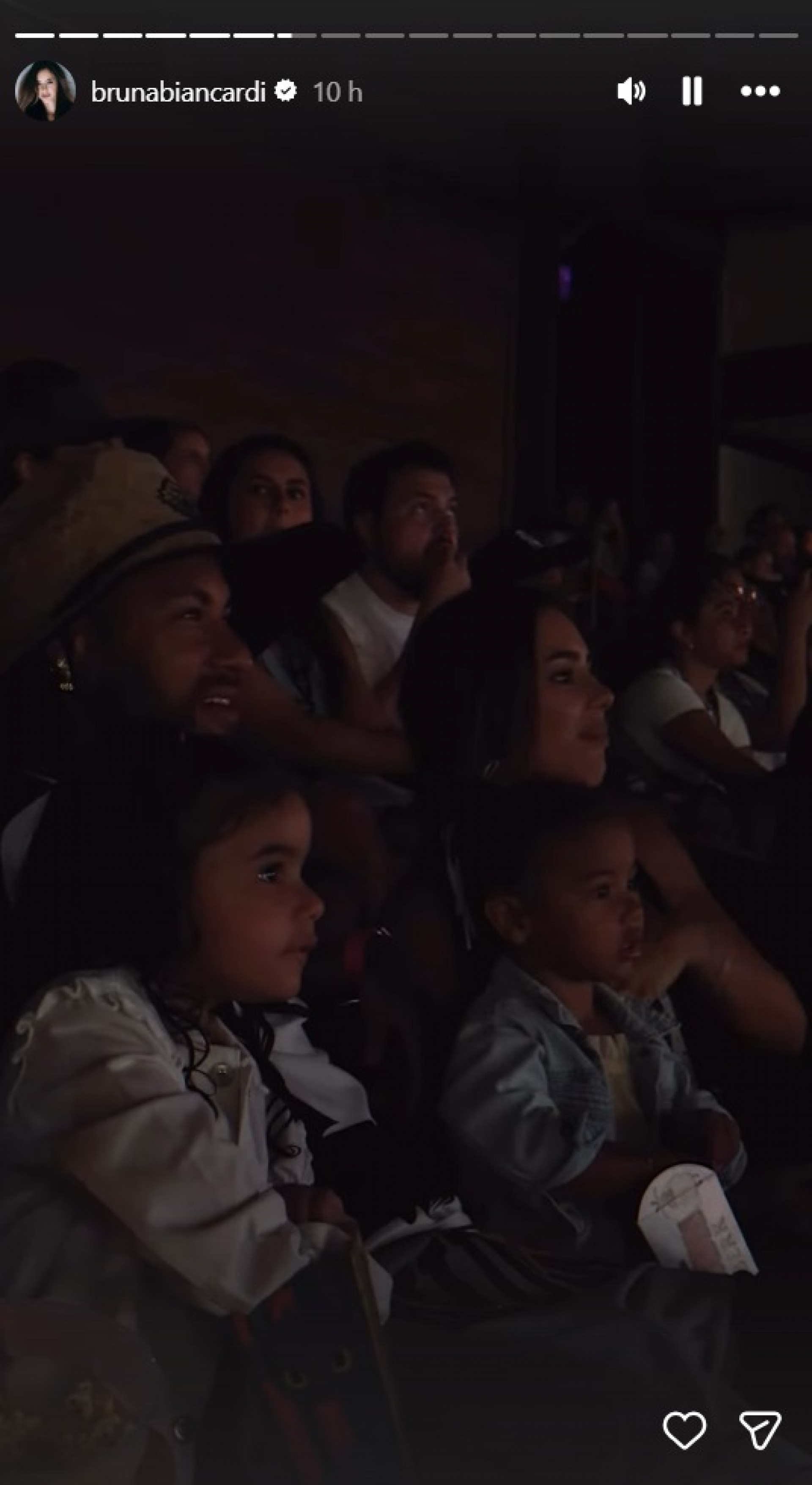 Neymar foi ao parque Epic Universe acompanhado de Bruna Biancardi, das filhas Mavie, Mel, e do filho Davi Lucca - Reprodução / Instagram