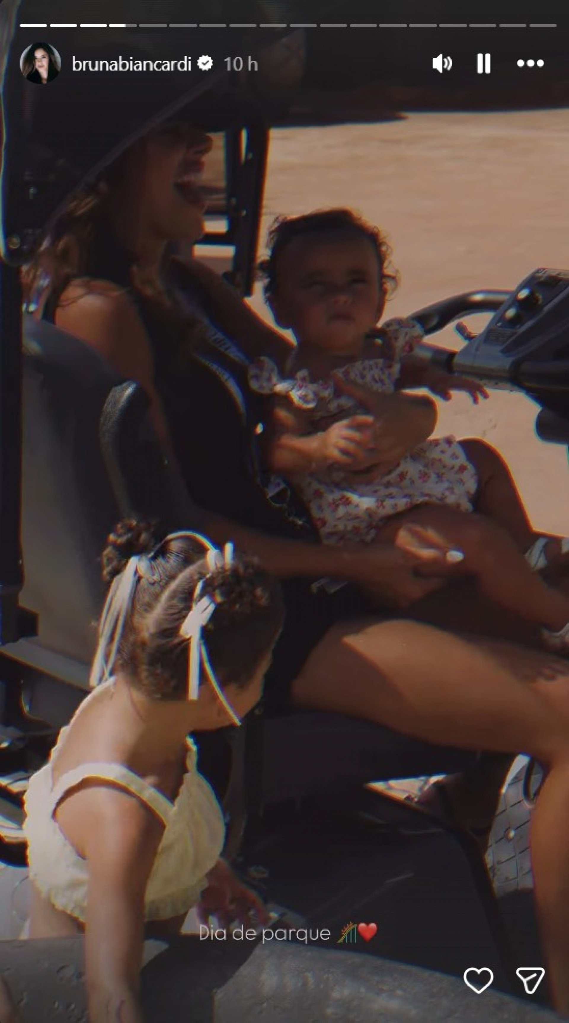 Neymar foi ao parque Epic Universe acompanhado de Bruna Biancardi, das filhas Mavie, Mel, e do filho Davi Lucca - Reprodução / Instagram