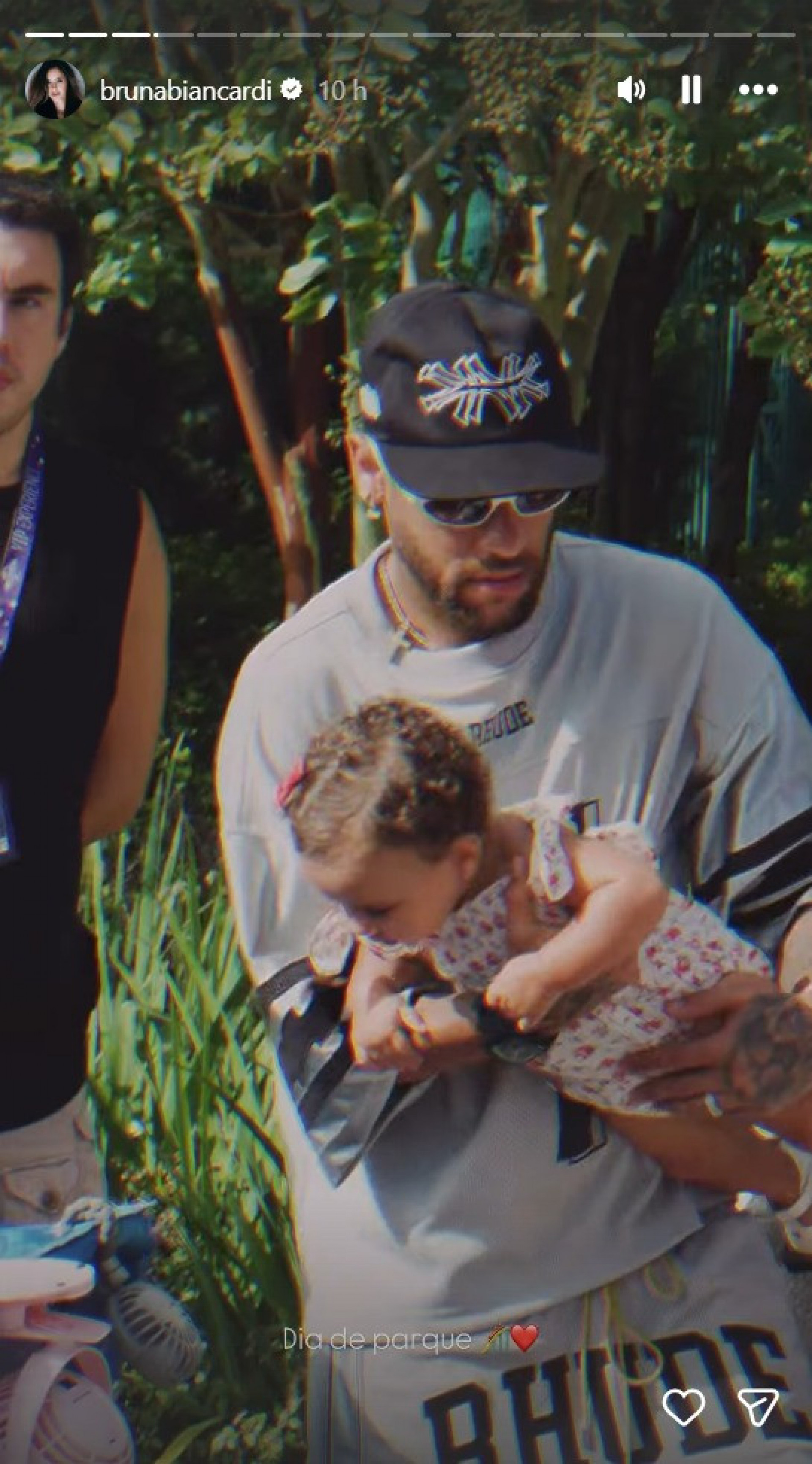 Neymar foi ao parque Epic Universe acompanhado de Bruna Biancardi, das filhas Mavie, Mel, e do filho Davi Lucca - Reprodução / Instagram