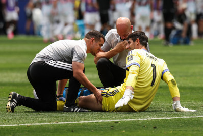 Courtois conta que queria tentar jogar mais antes da substituição