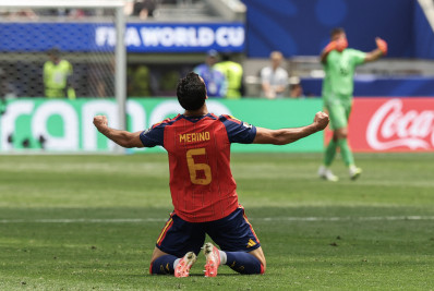 Decisivo para a Espanha mais uma vez, Merino celebra: 'Uma loucura'