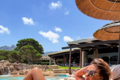 Nicole Bahls aproveita verão europeu e exibe cliques na Itália