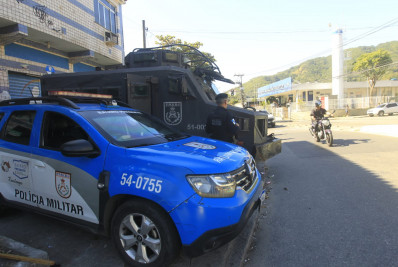 Seis corpos são levados por moradores à UPA na Zona Oeste