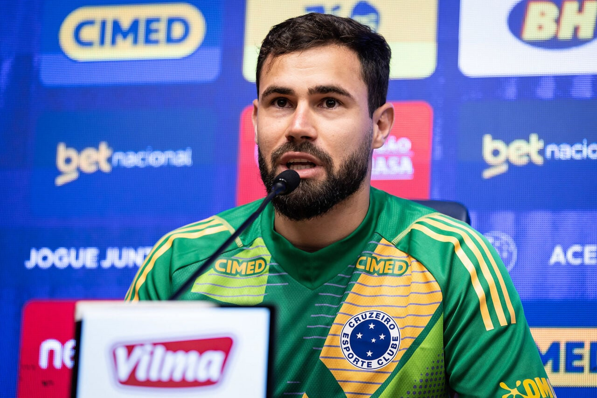 Internacional monitora Matheus Cunha para substituir Sergio Rochet, diz site