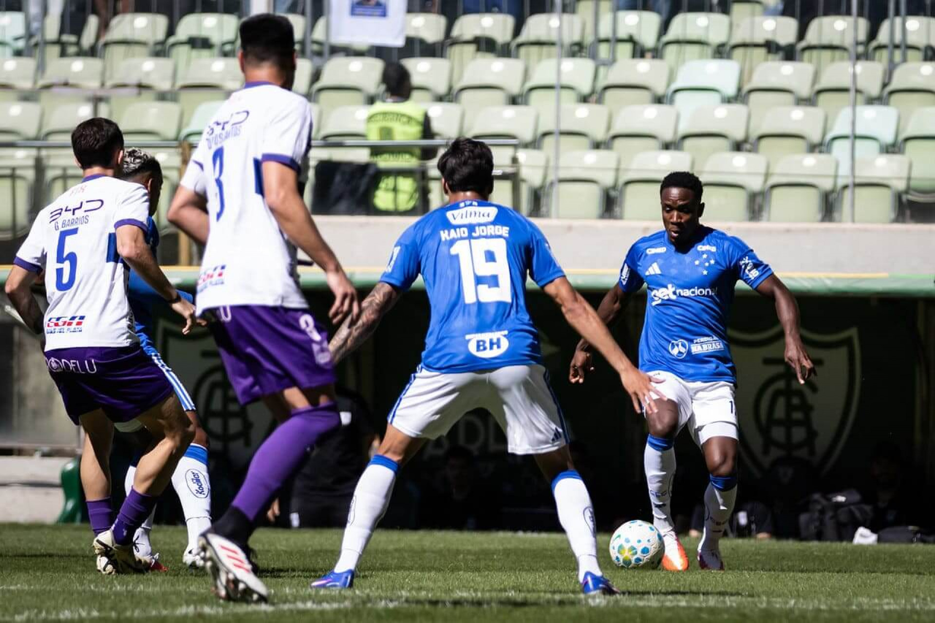 Cruzeiro x Gr&ecirc;mio: onde assistir, escala&ccedil;&otilde;es e arbitragem
