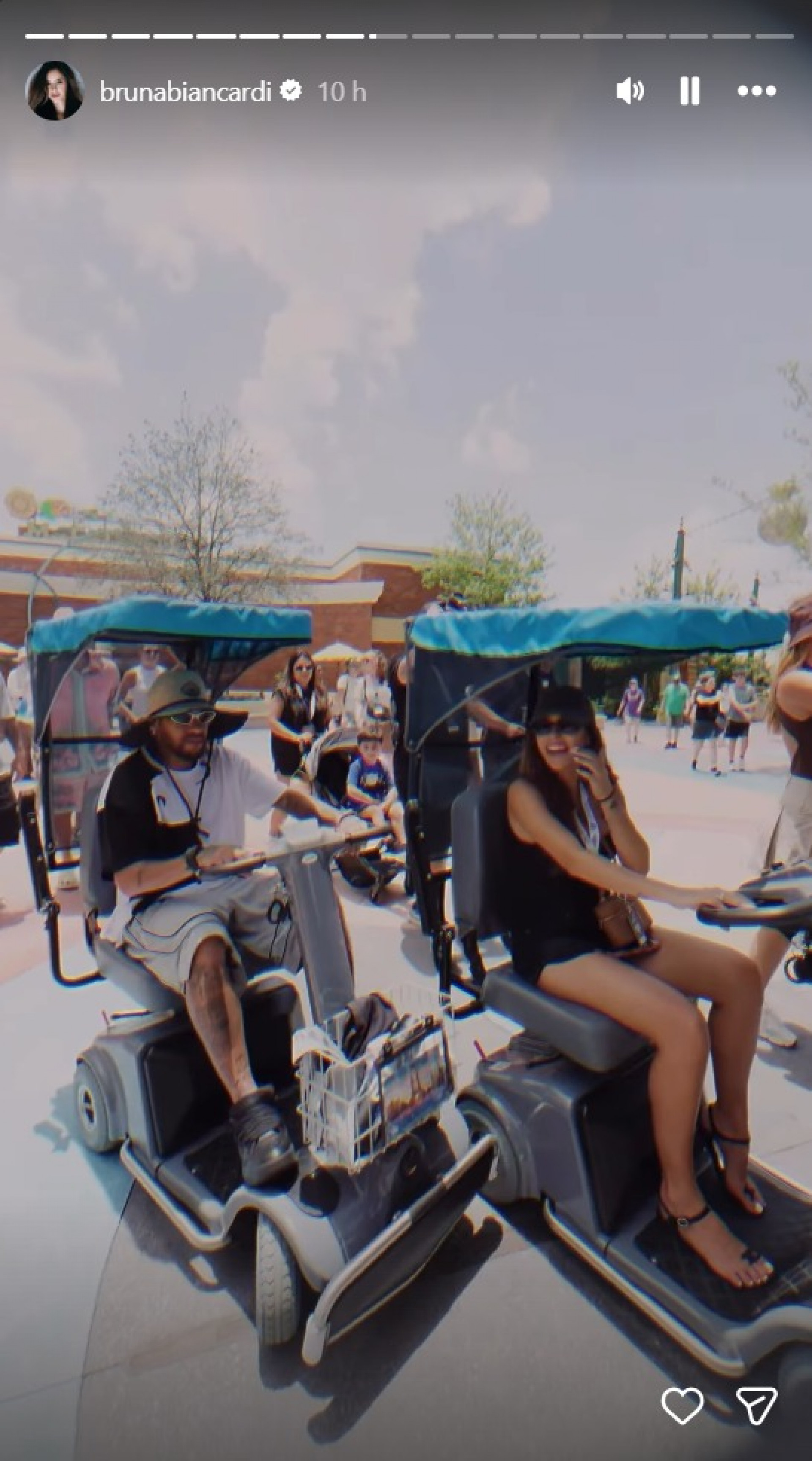 Neymar foi ao parque Epic Universe acompanhado de Bruna Biancardi, das filhas Mavie, Mel, e do filho Davi Lucca - Reprodução / Instagram