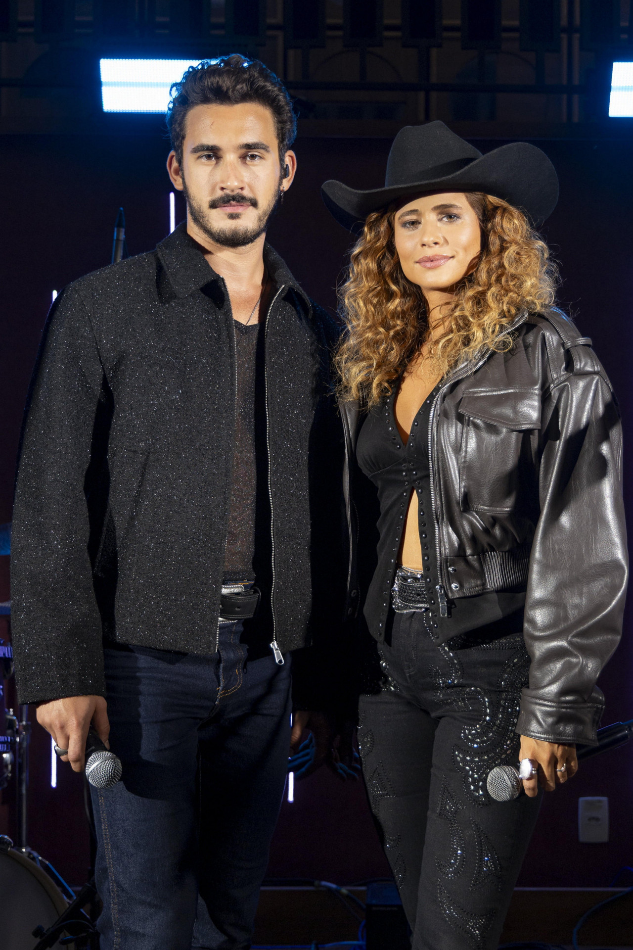 João Raul (Filipe Bragança) e Agrado (Isadora Cruz) em 'Coração Acelerado' - Beatriz Damy / Globo