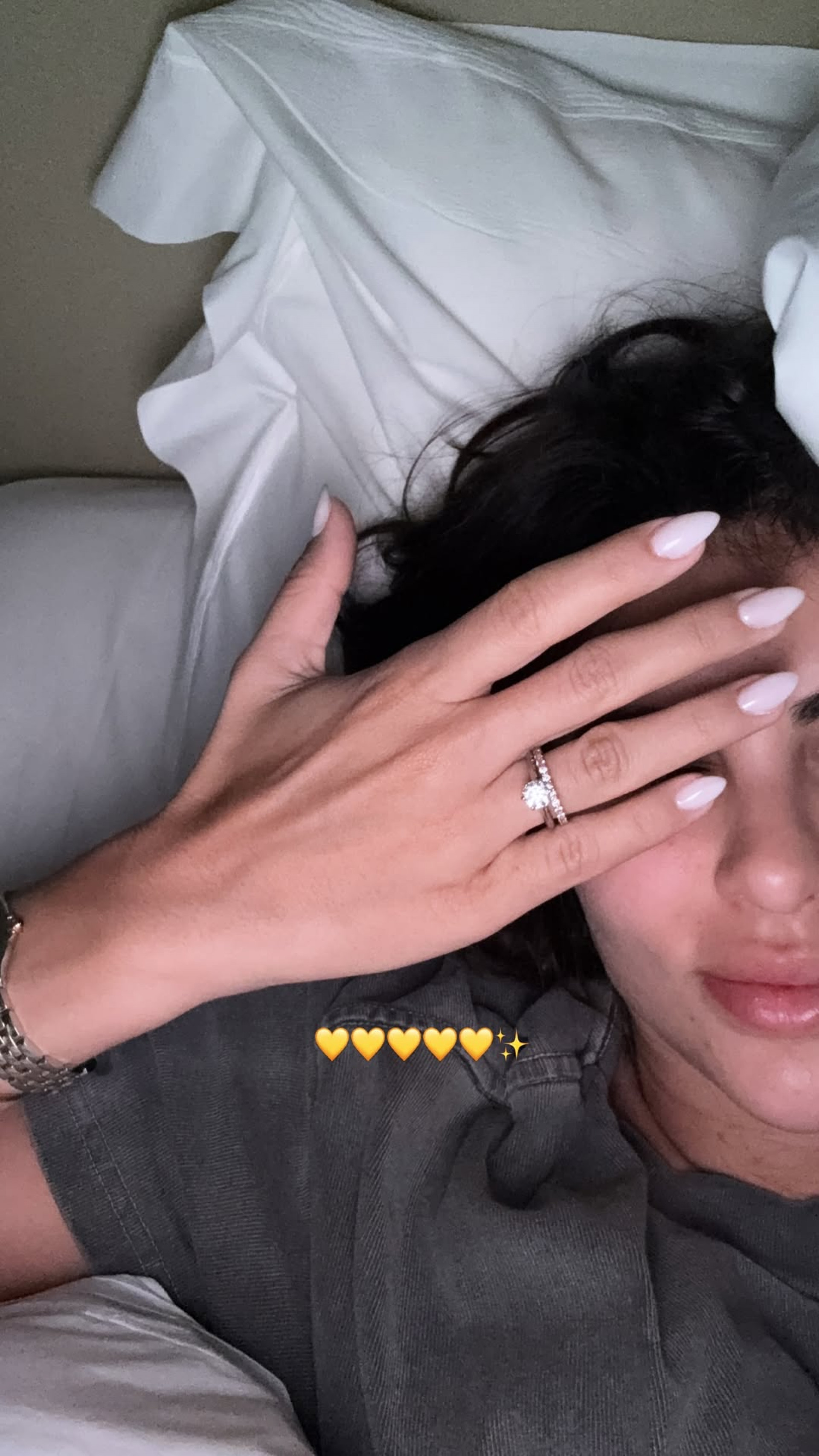 Isabella Arantes mostrou o anel de compromisso nas redes sociais - Reprodução/Instagram