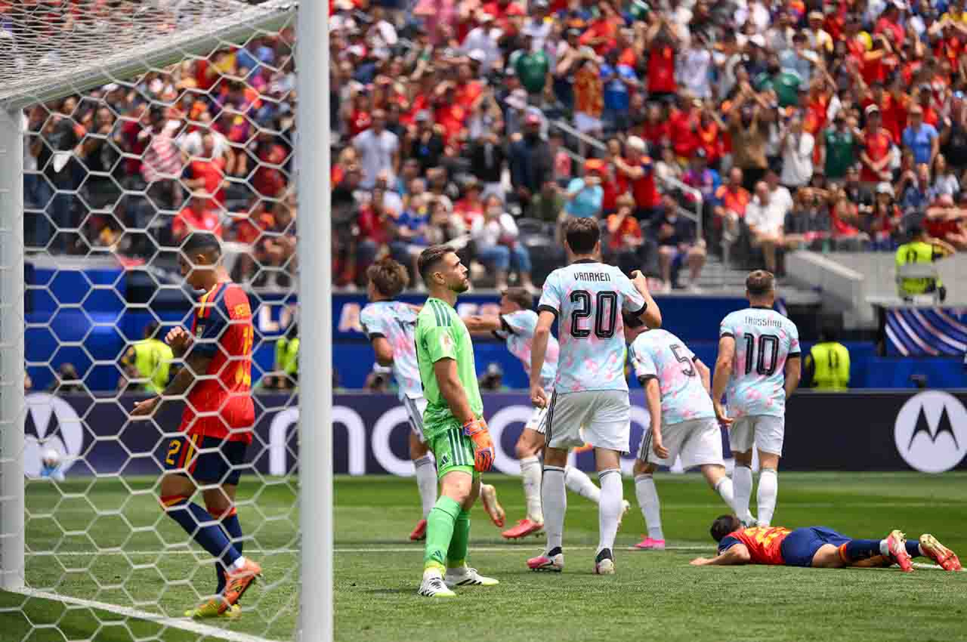 INGLEWOOD, CALIFORNIA - JULY 10: Hans Vanaken #20 of Belgium celebrates after the team's first goal by Charles De Ketelaere #17 during the FIFA World Cup 2026 Quarter Final match between Spain and Belgium at Los Angeles Stadium on July 10, 2026 in Inglewood, California. (Photo by David Ramos/Getty Images)