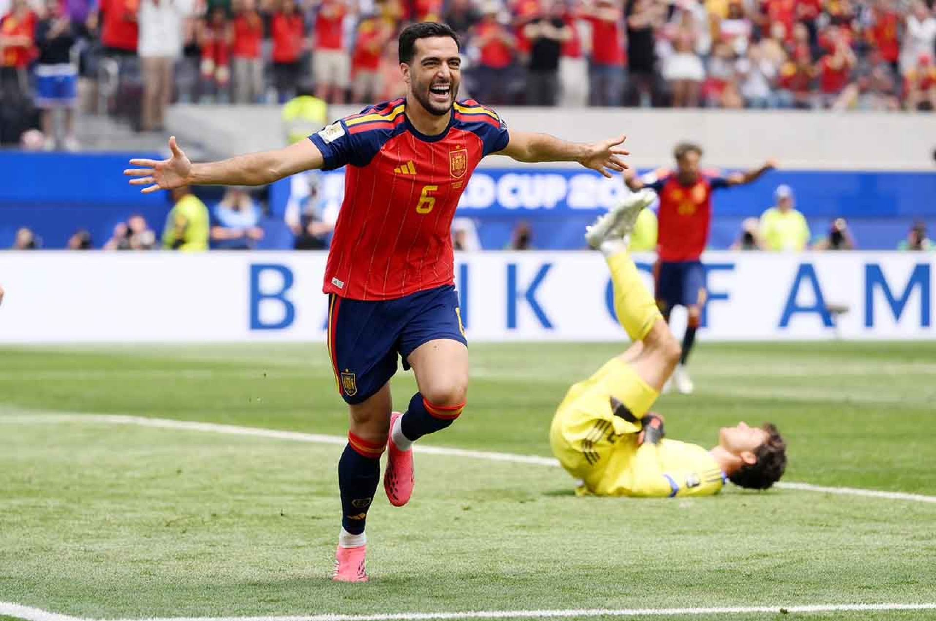 Novamente her&oacute;i, Merino brinca com outro gol no fim para a Espanha: “Duvido que se repita”