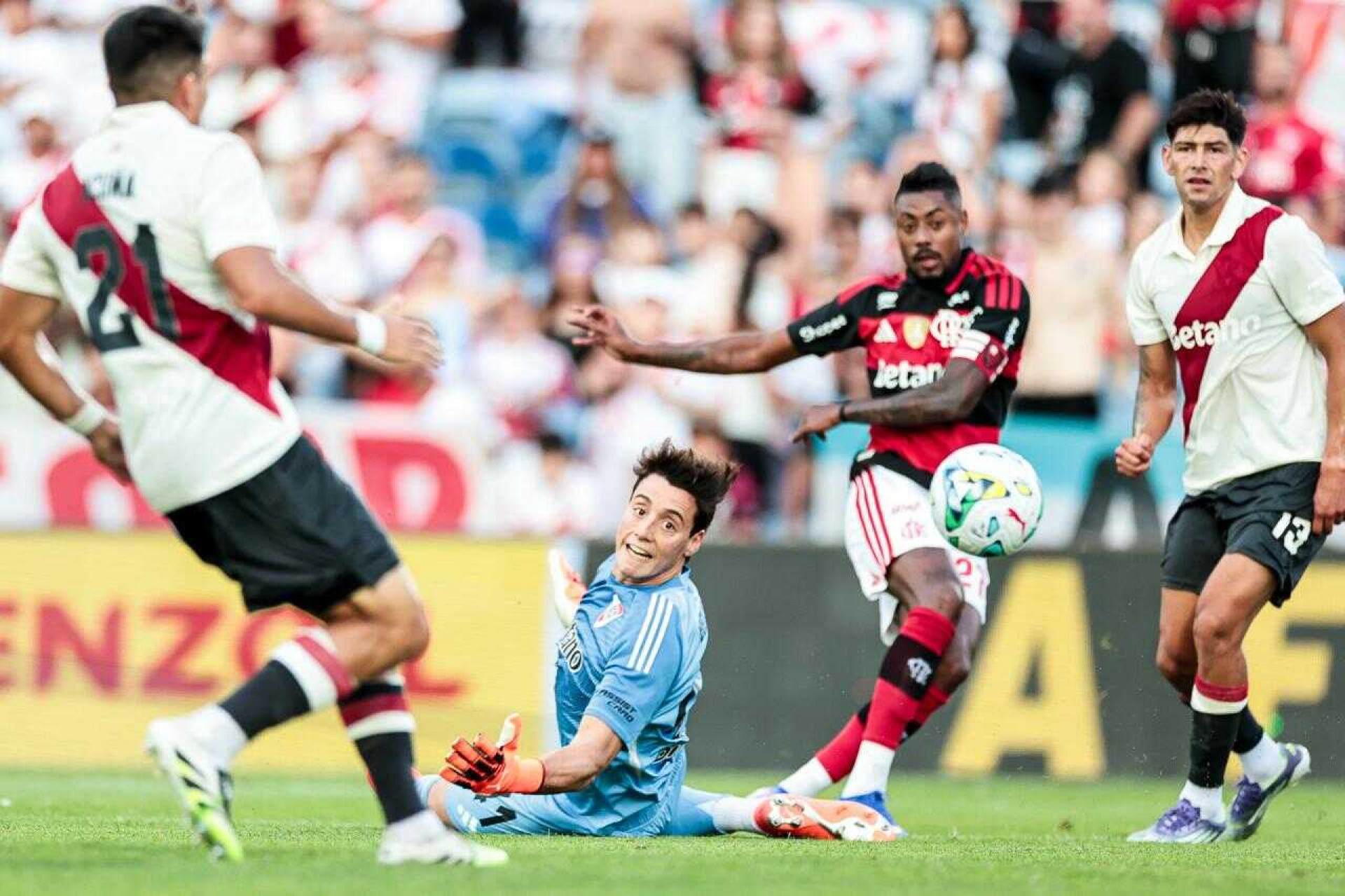 Flamengo busca ta&ccedil;a em Portugal, e Bruno Henrique d&aacute; aviso