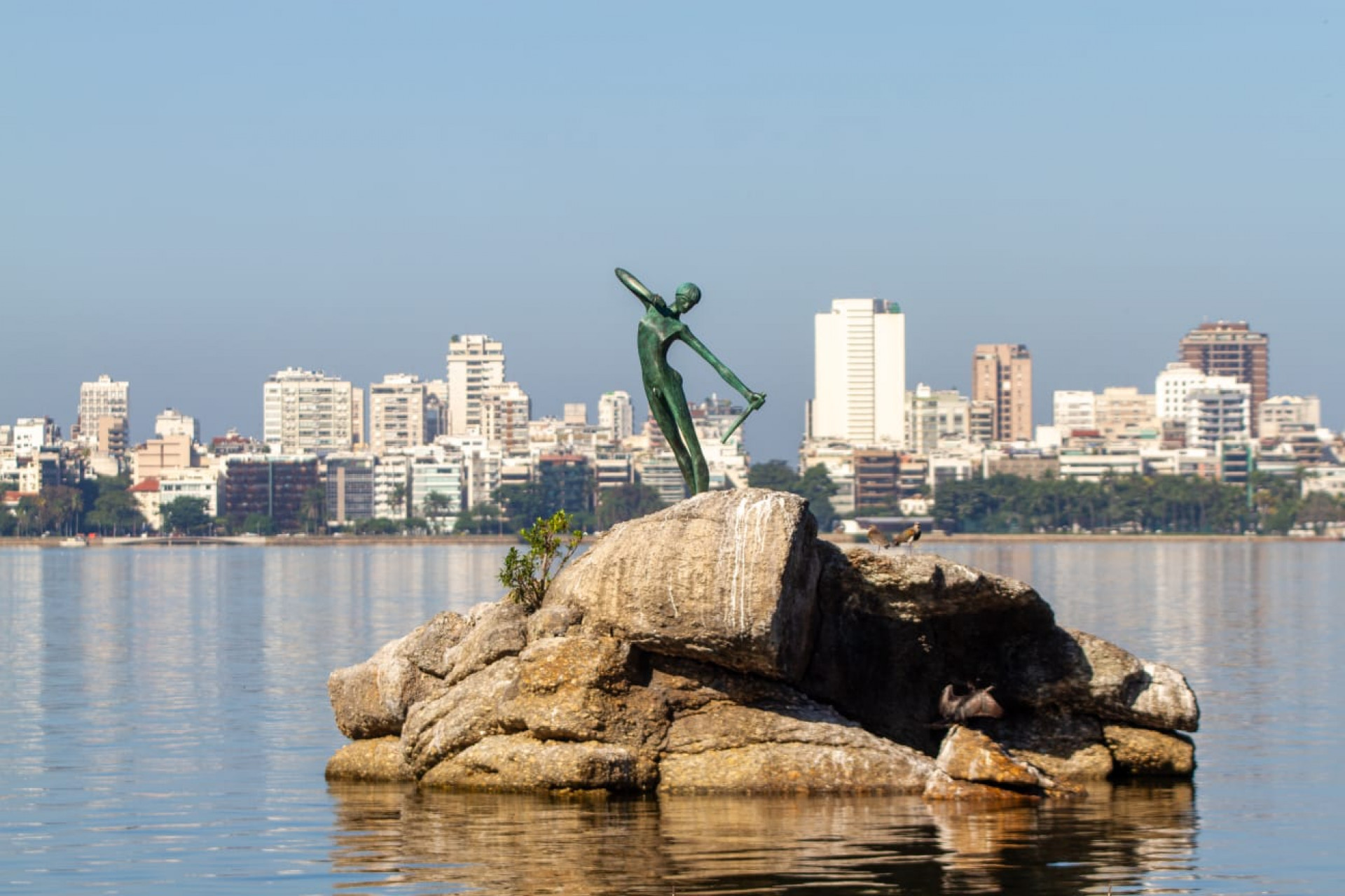 Estátua do Curumim da Lagoa Rodrigo de Freitas foi alvo de novos furtos após extensa reforma - Érica Martin / Agência O DIA
