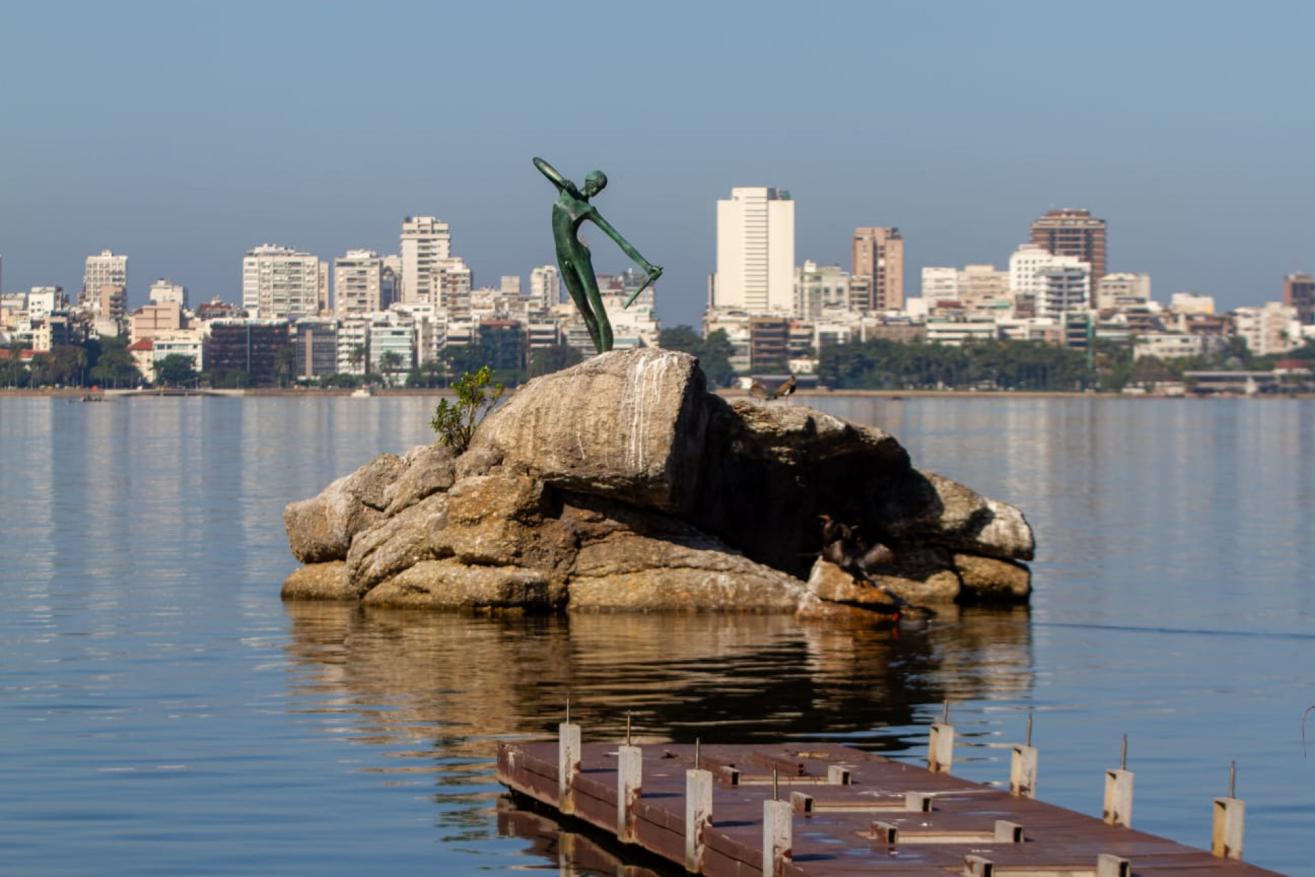 Estátua do Curumim da Lagoa Rodrigo de Freitas foi alvo de novos furtos após extensa reforma - Érica Martin / Agência O DIA