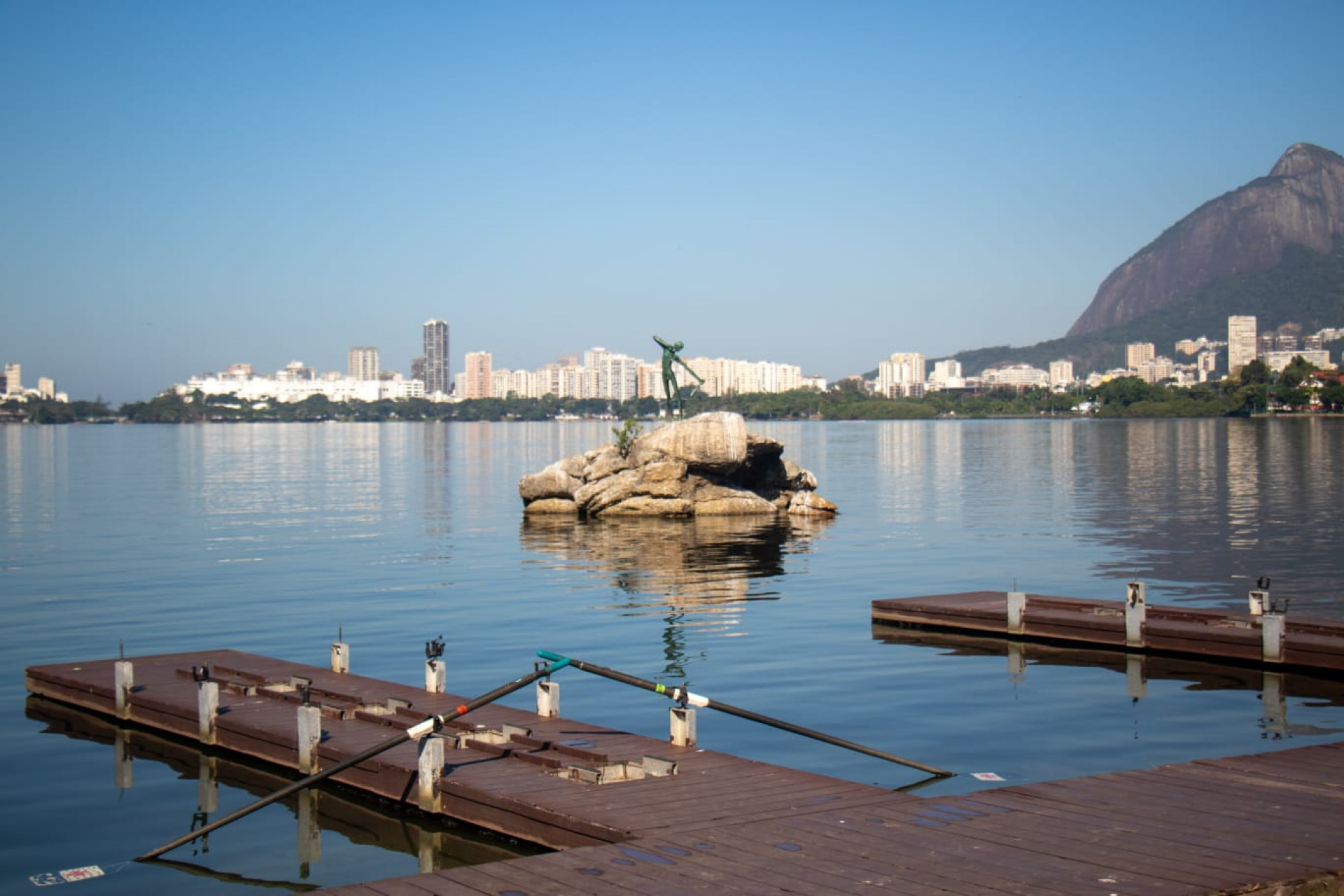 Estátua do Curumim da Lagoa Rodrigo de Freitas foi alvo de novos furtos após extensa reforma - Érica Martin / Agência O DIA