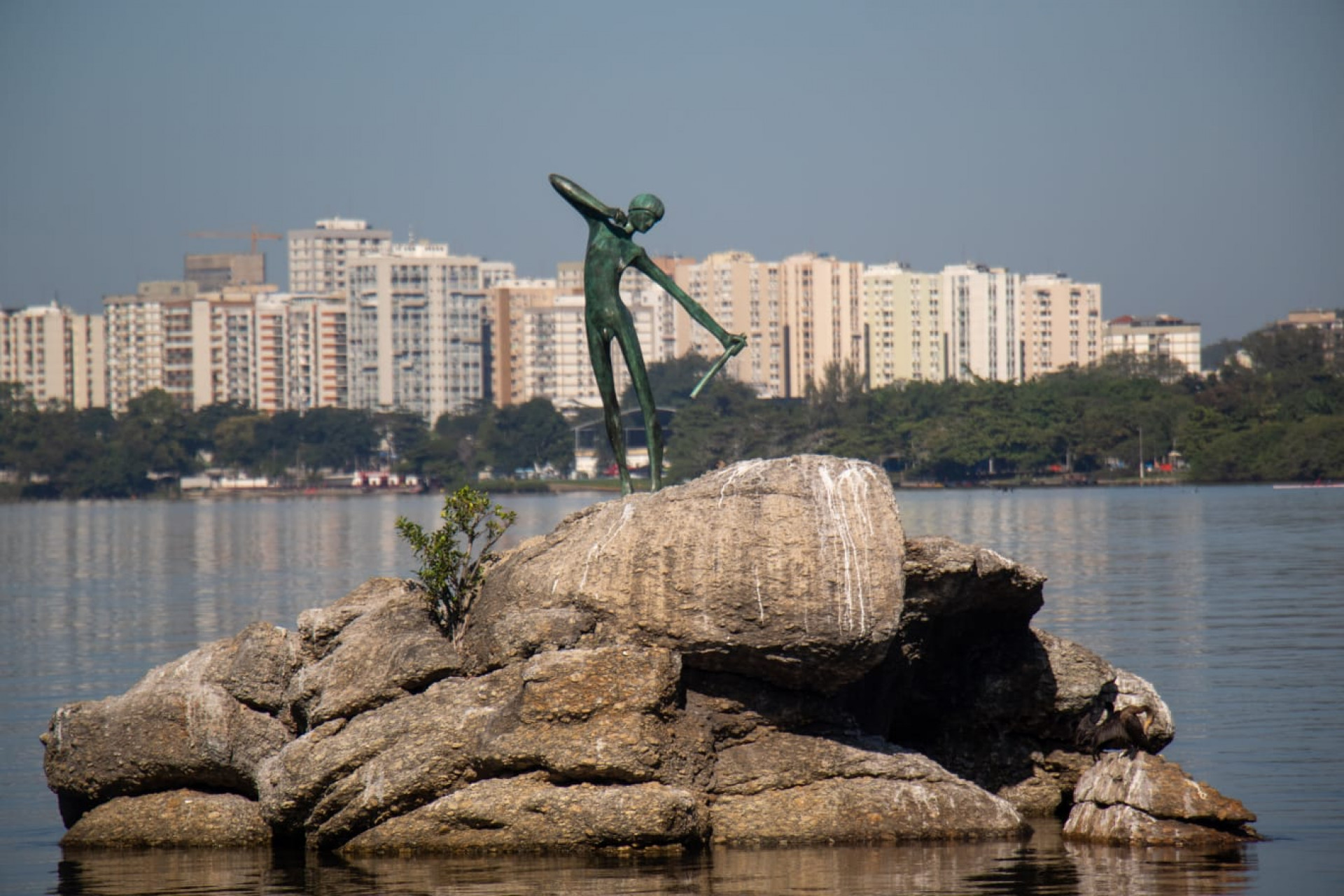 Estátua do Curumim da Lagoa Rodrigo de Freitas foi alvo de novos furtos após extensa reforma - Érica Martin / Agência O DIA