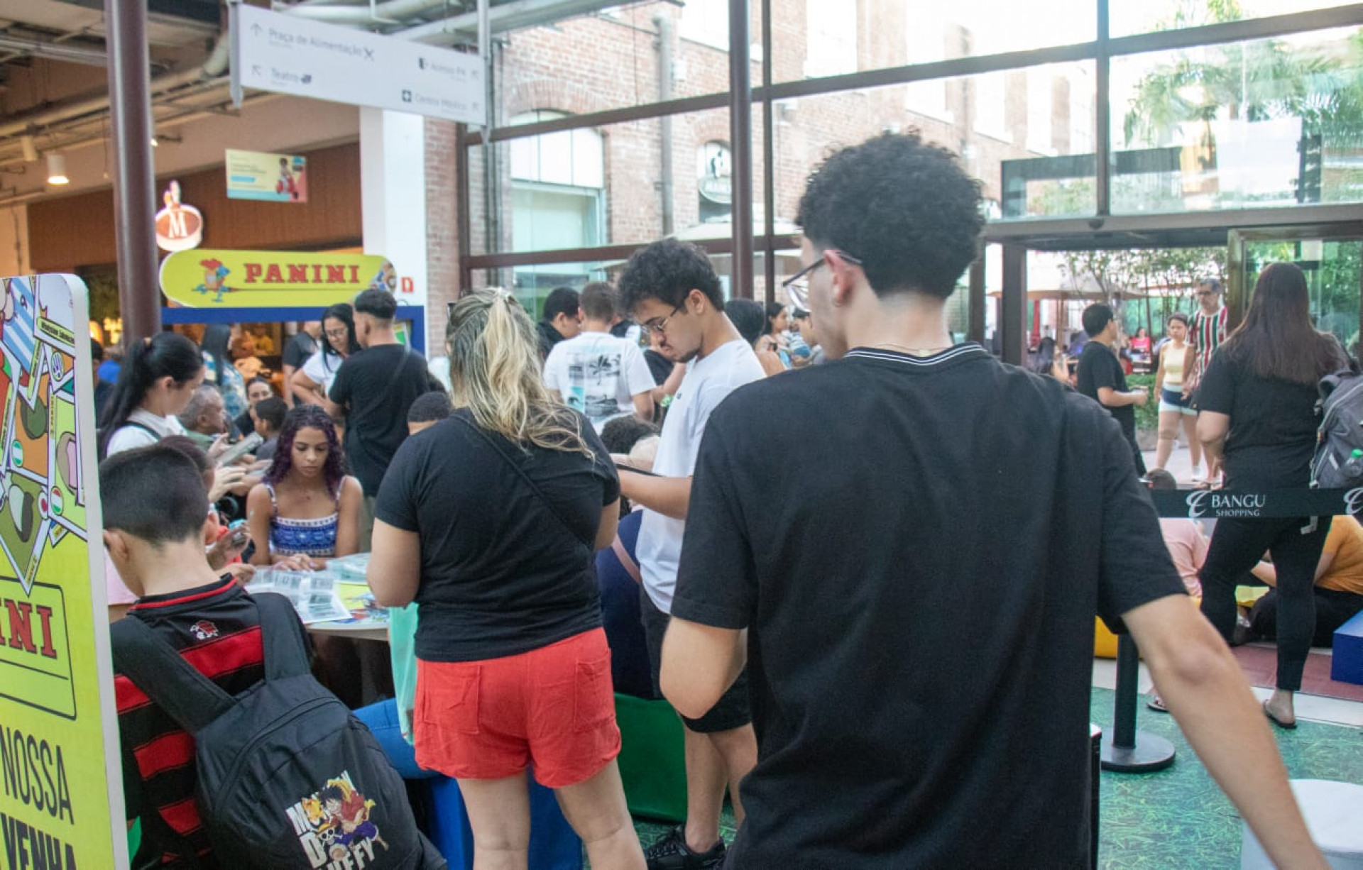 Colecionadores apostam nas trocas de figurinhas para completar o álbum da Copa do Mundo - Érica Martin / Agência O DIA