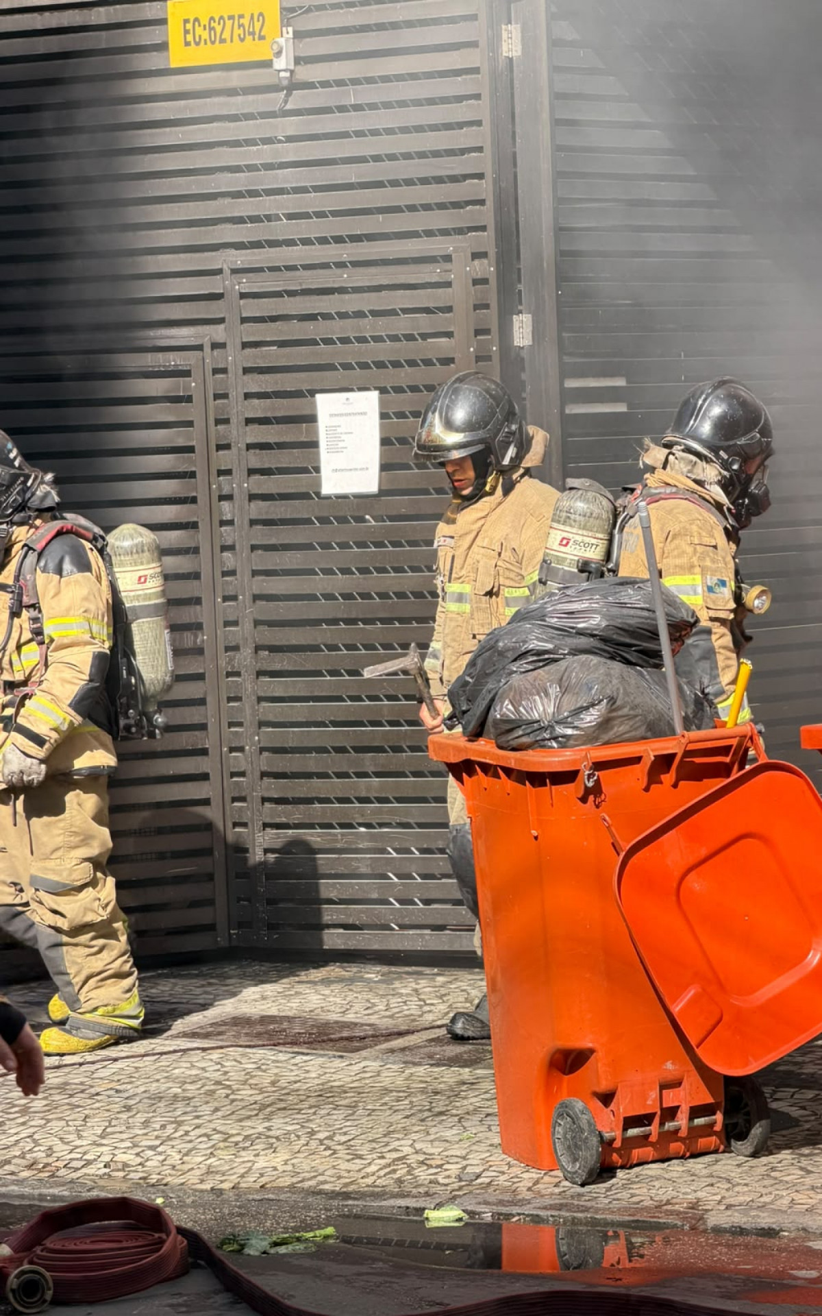 Bombeiros combatendo incêndio em hotel no Centro do Rio - Andrei Lara