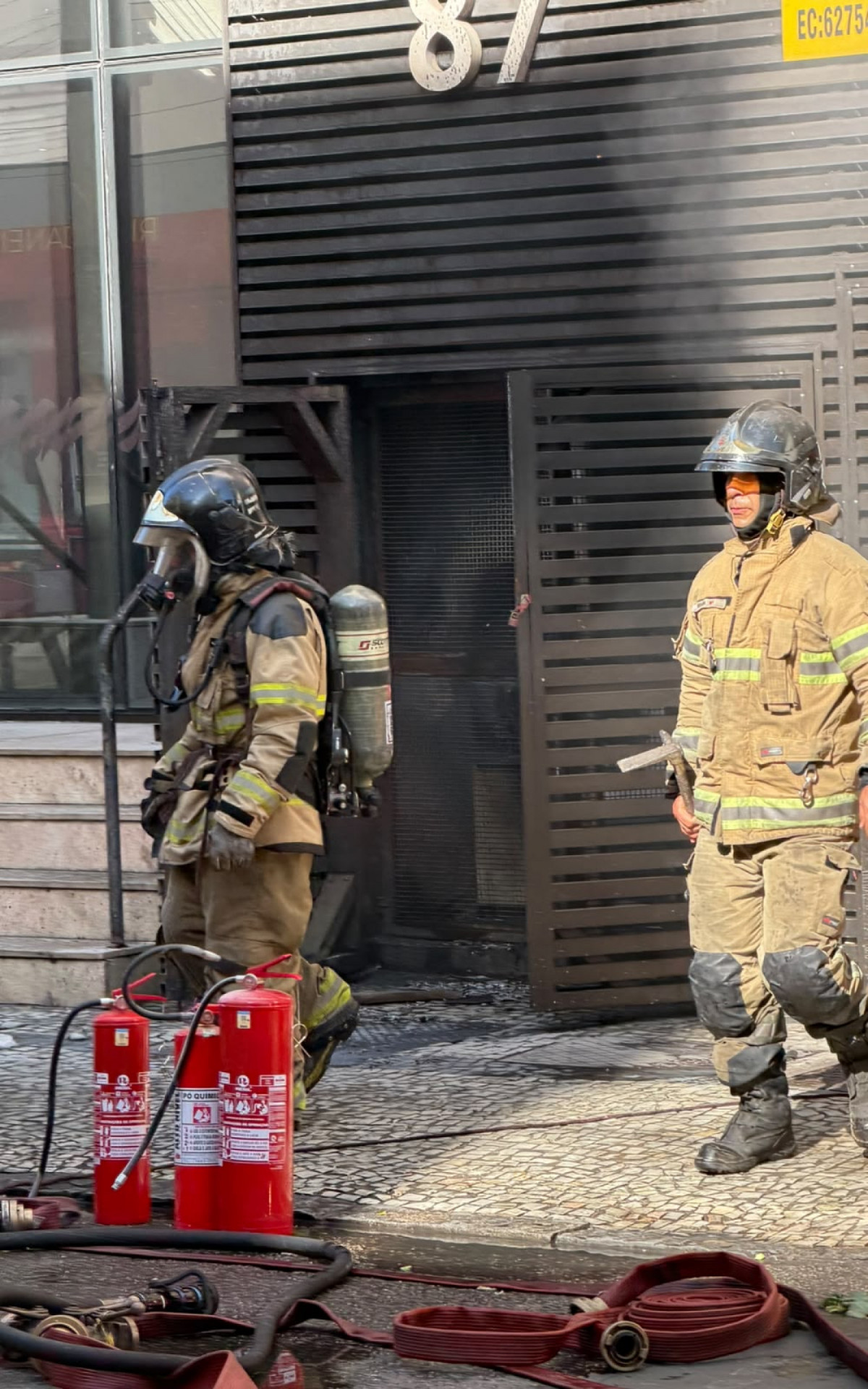 Bombeiros combatendo incêndio em hotel no Centro do Rio - Andrei Lara