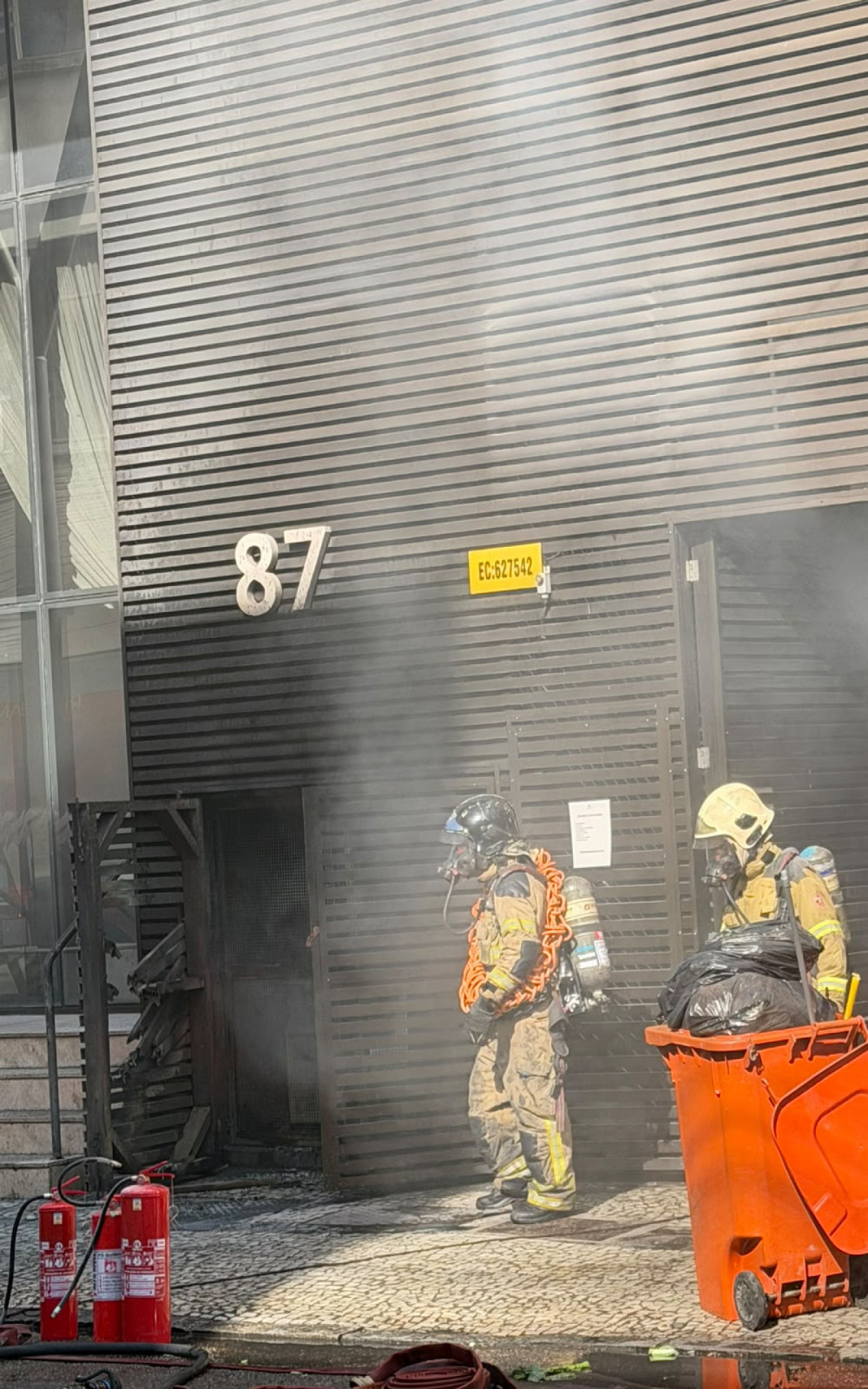 Bombeiros combatendo incêndio em hotel no Centro do Rio - Andrei Lara