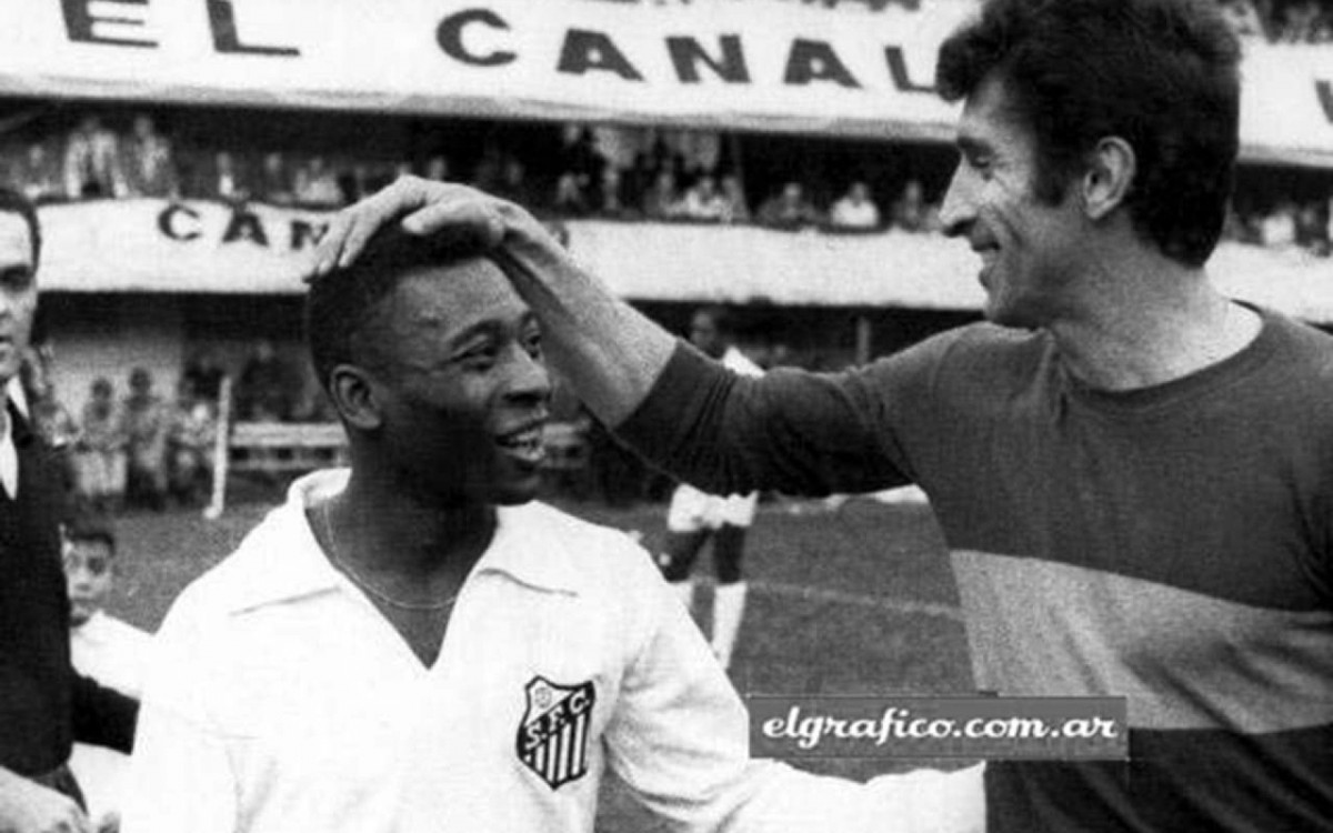 Argentina usa faixa de luto em homenagem a Antonio Ratt&iacute;n