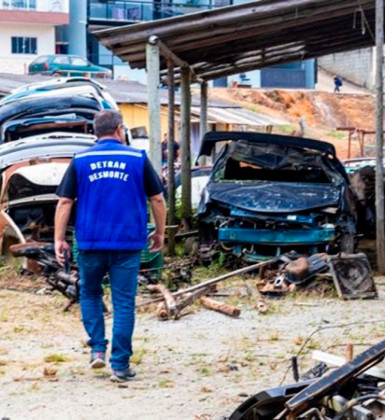 Detran-RJ interdita ferro-velho irregular em Nova Friburgo
