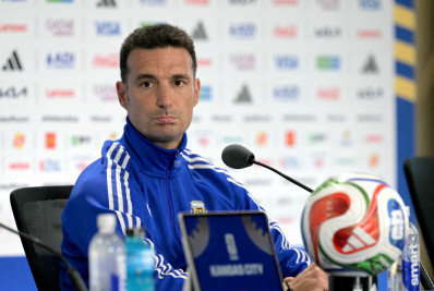 Scaloni rebate críticas e nega favorecimento à Argentina na Copa