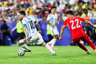 Argentina sofre, supera a Suíça na prorrogação e vai à semifinal