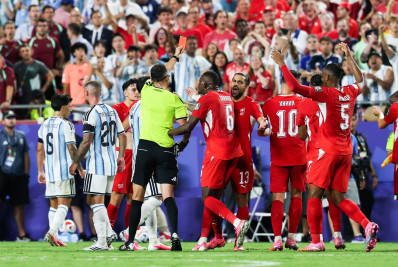 Técnico da Suíça detona expulsão de Embolo contra Argentina: 'Inaceitável'