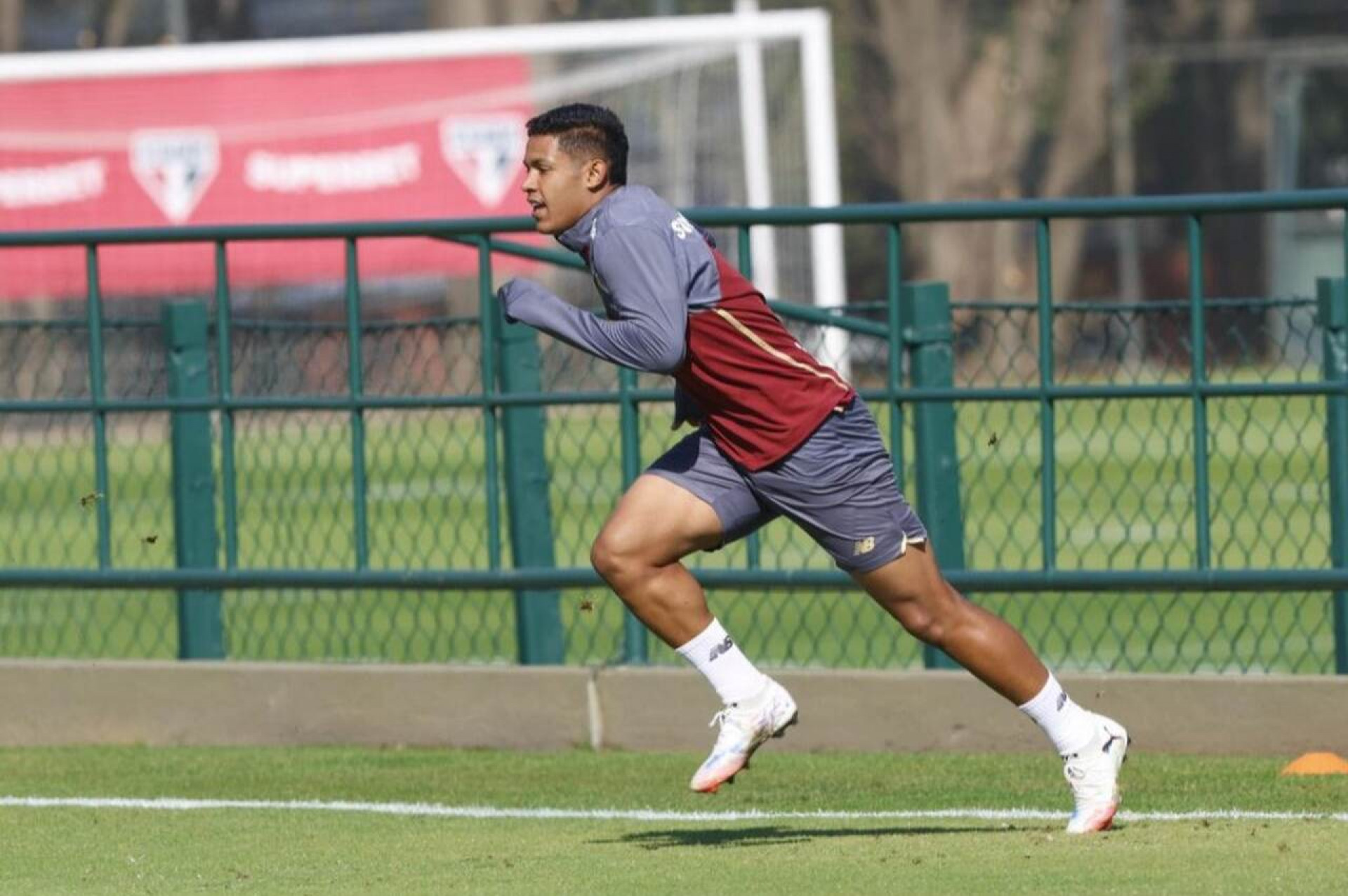 S&atilde;o Paulo vence dois jogos-treino em dia de rodada dupla no CT da Barra Funda