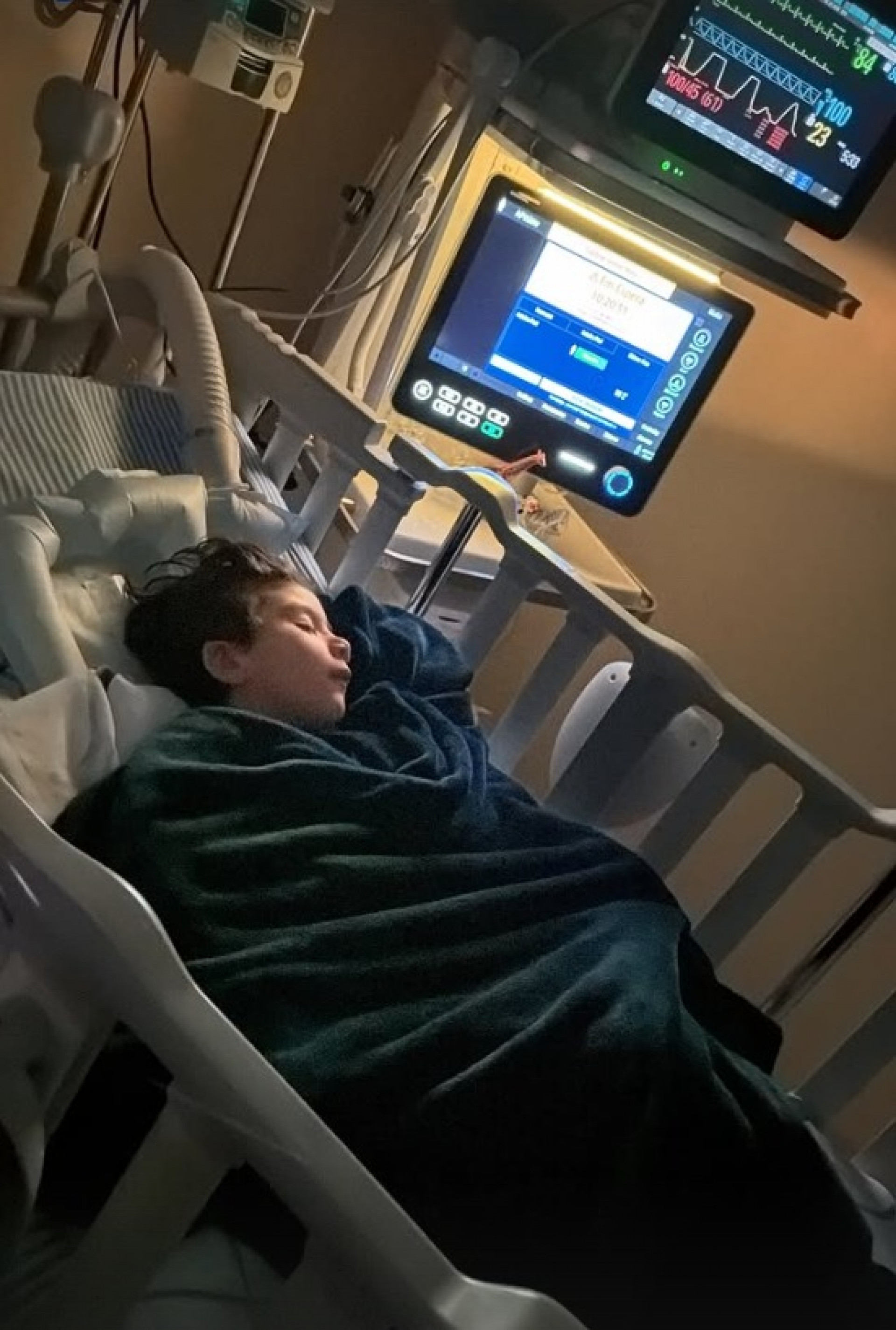 Miguel, filho de Cristiano, foi picado por um escorpião no sítio da família - Reprodução / Instagram