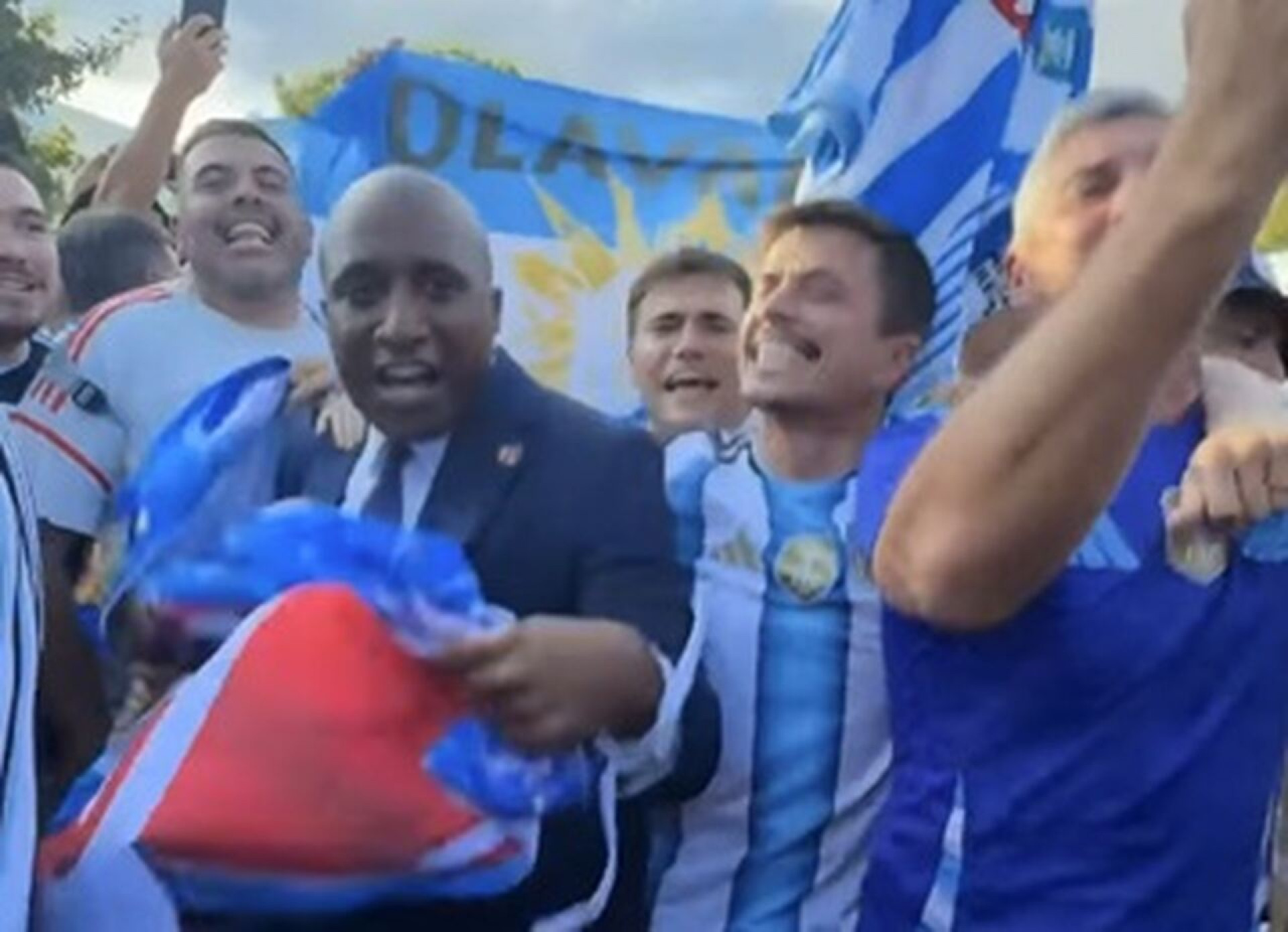 V&iacute;deo: prefeito de Kansas City faz festa no meio da torcida da Argentina