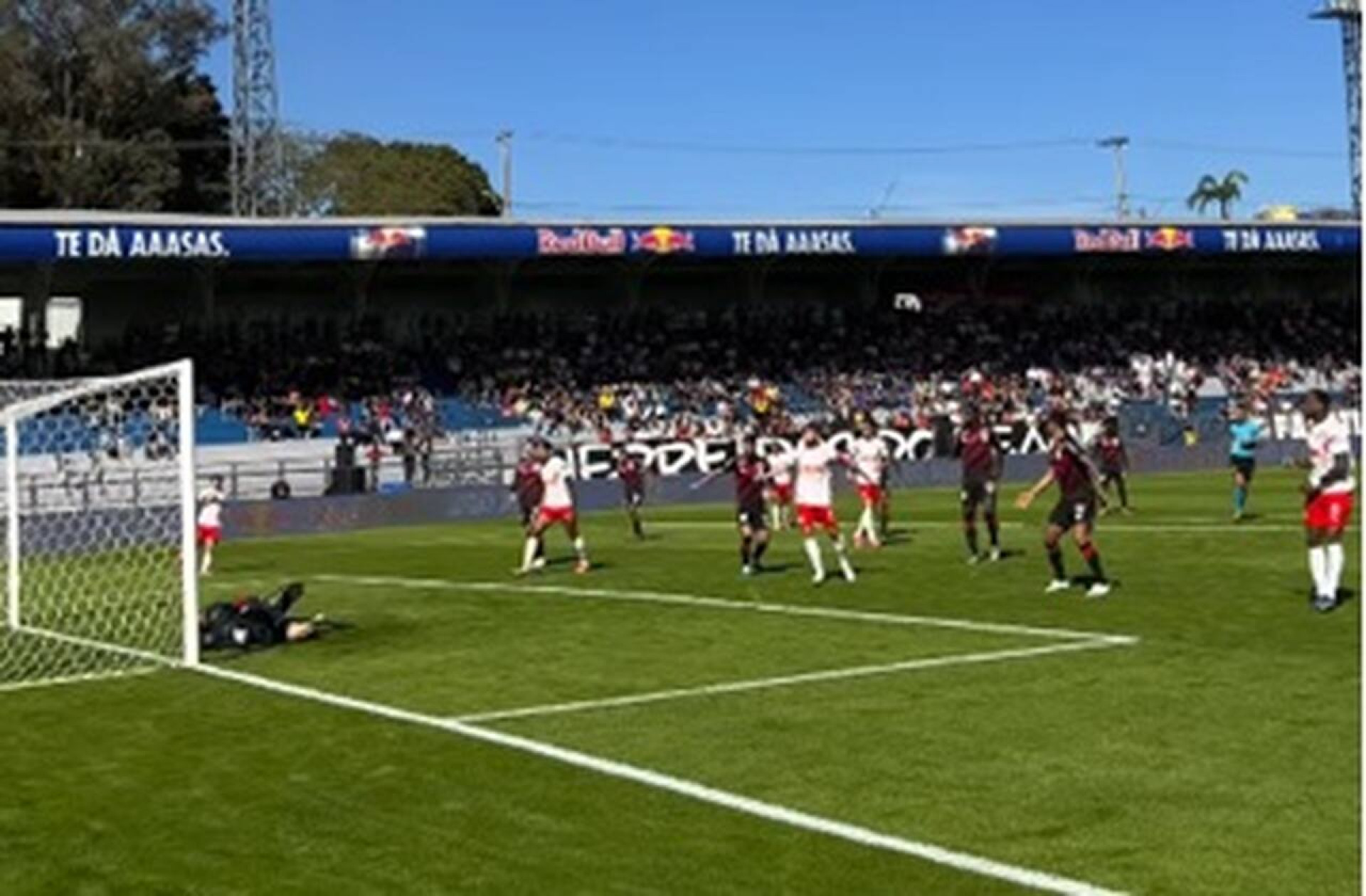 Bragantino vence o Athletico-PR em &uacute;ltimo amistoso antes da retomada