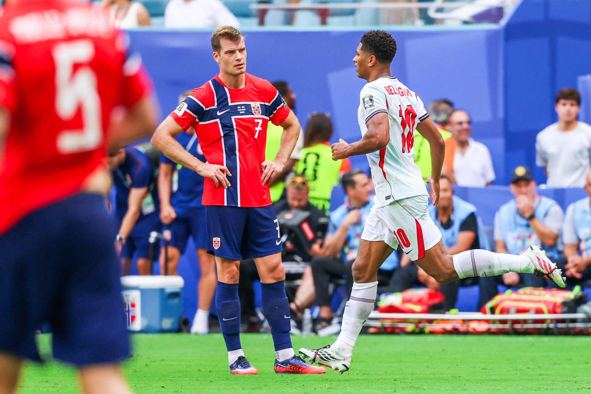 Jude Bellingham foi o destaque da classificação inglesa, com dois gols sobre a Noruega, no Miami Stadium, na Flórida - William Volcov/Parceiro/Agência O Dia