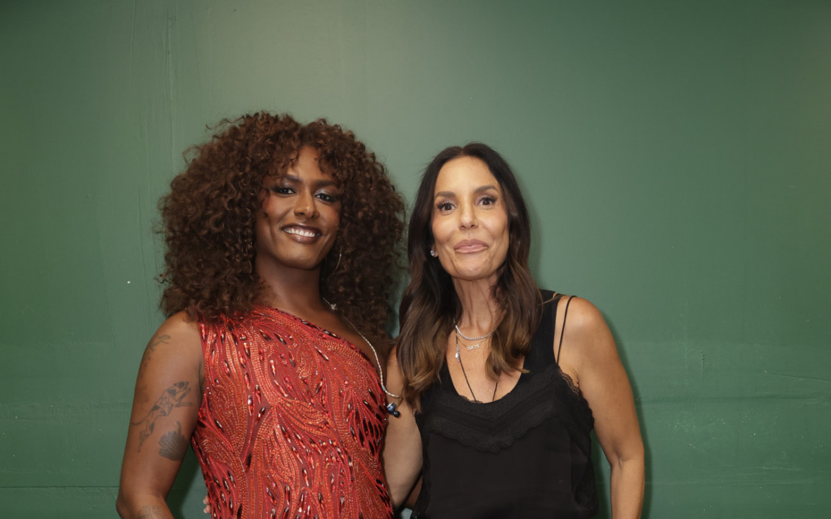 Liniker e Ivete Sangalo nos bastidores do show da turn&ecirc; 'Bye Bye Caju'