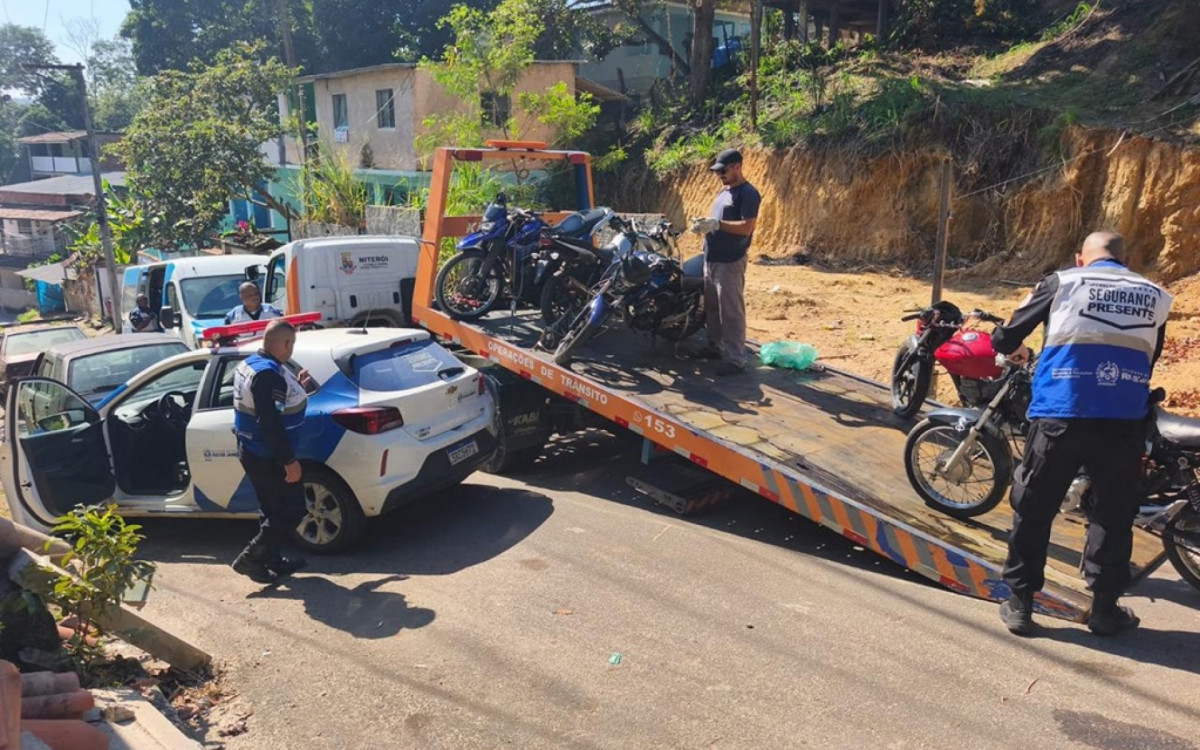 Motocicletas em situação irregular recuperadas pelos policiais