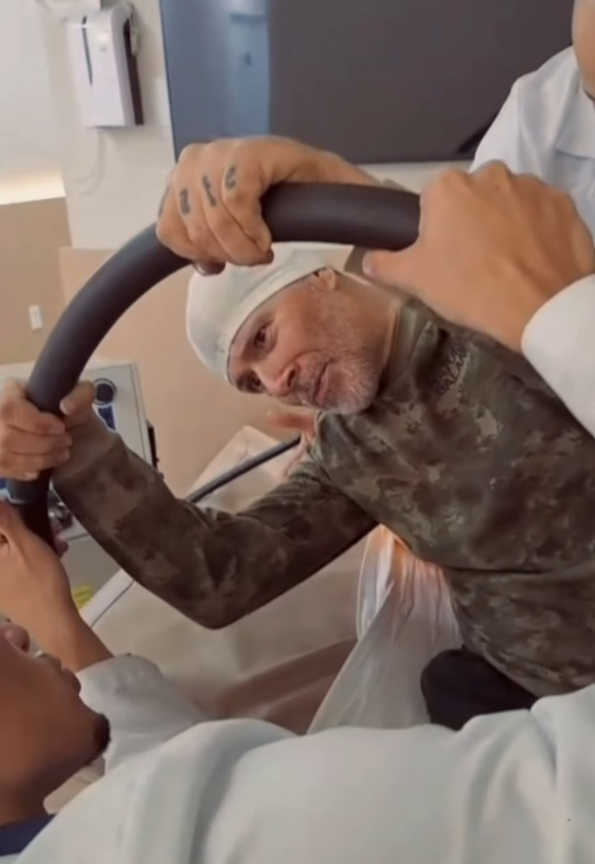 Mingau compartilhou progresso em sua recuperação depois de ter sido baleado na cabeça - Reprodução / Instagram