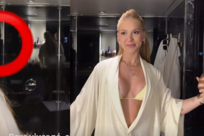 Fãs especulam que Vini Jr. pode estar no reflexo de vídeo de Virginia Fonseca, que está na Itália - Reprodução / Instagram