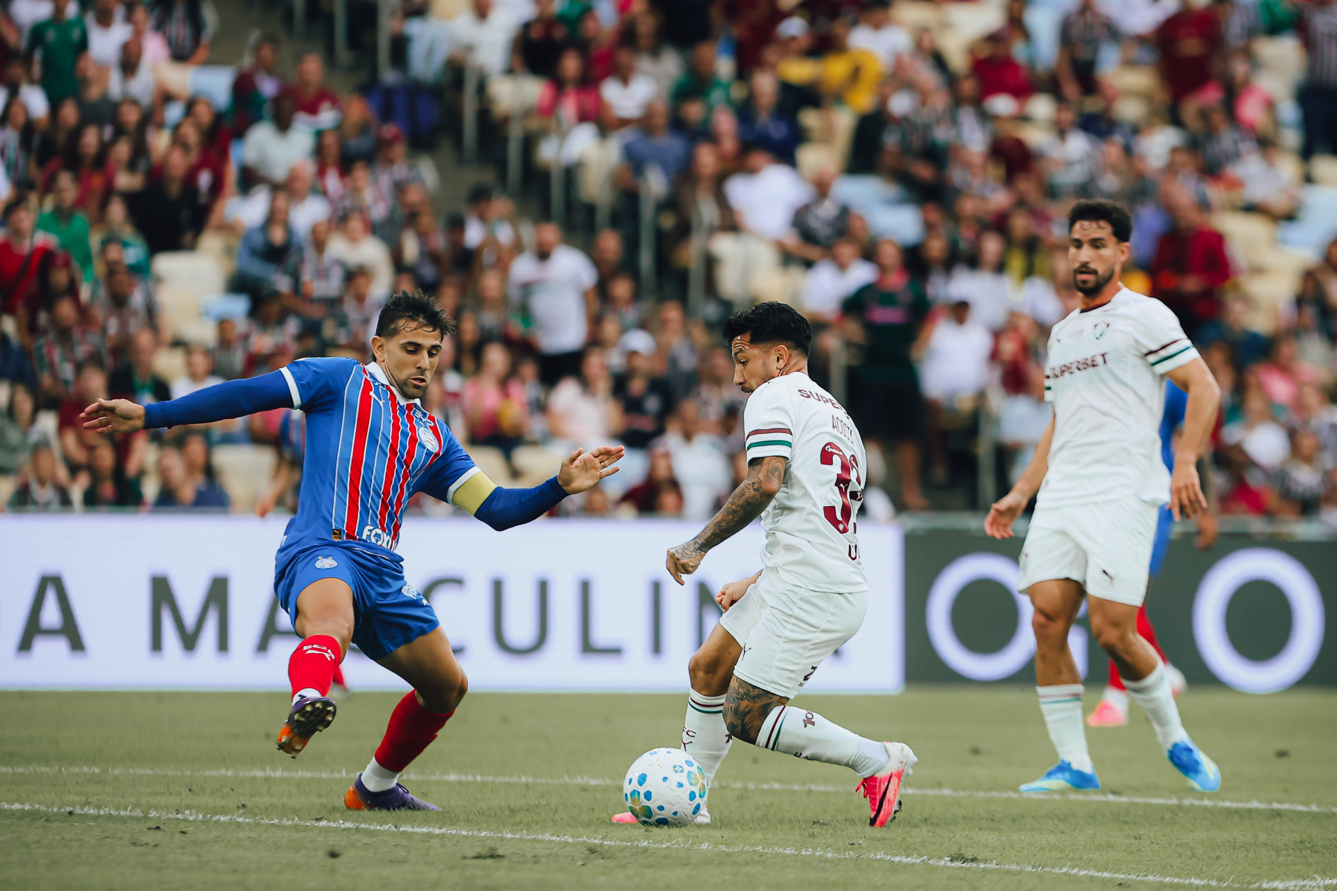 Lucho Acosta em ação pelo Fluminense no amistoso contra o Bahia, no Maracanã - Lucas Merçon / Fluminense FC