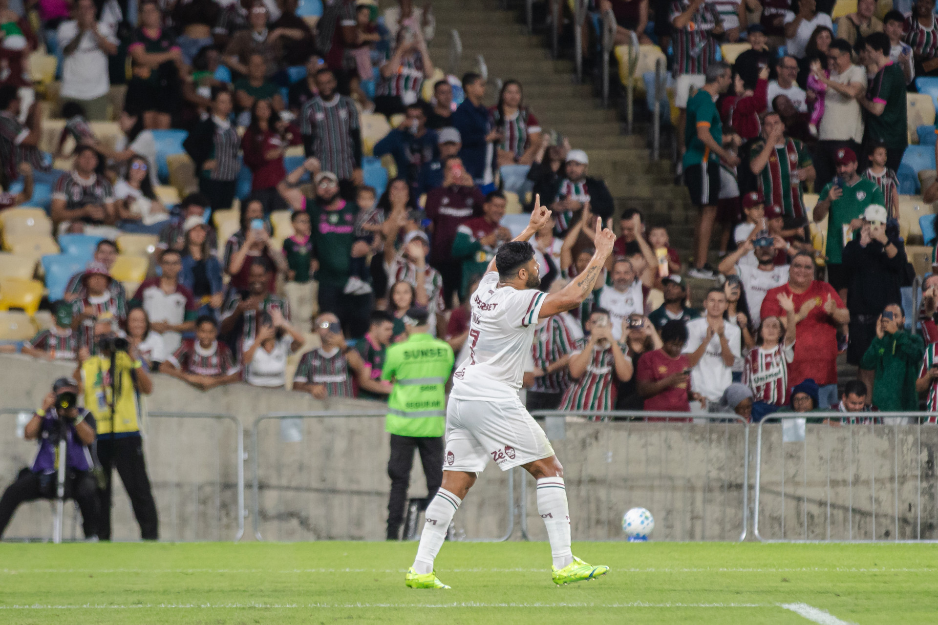 Hulk comemora primeiro gol marcado pelo Fluminense, no Maracanã - Leonardo Brasil / Fluminense FC