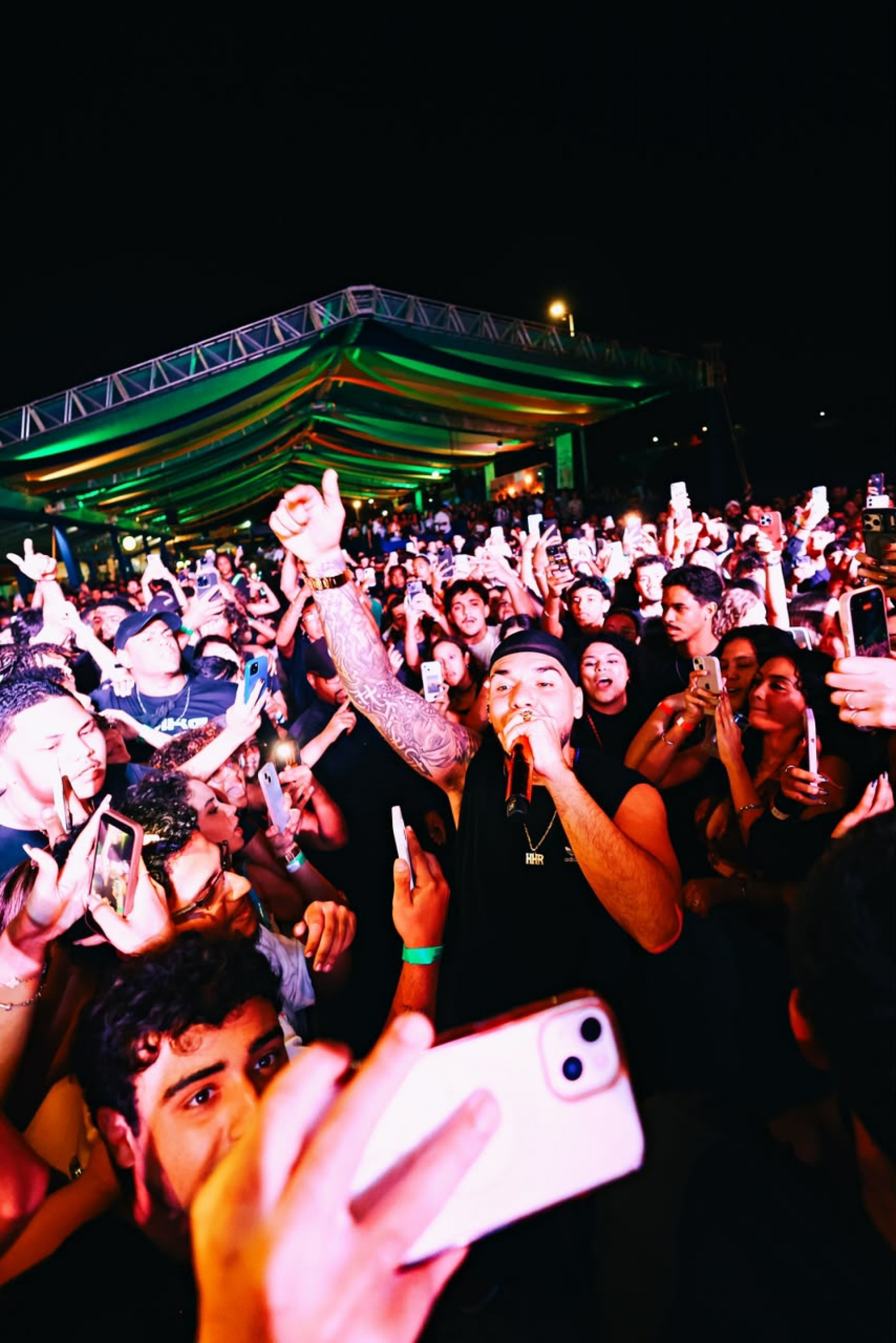 O show do rapper 2ZDinizz levou mais de quatro mil pessoas ao evento